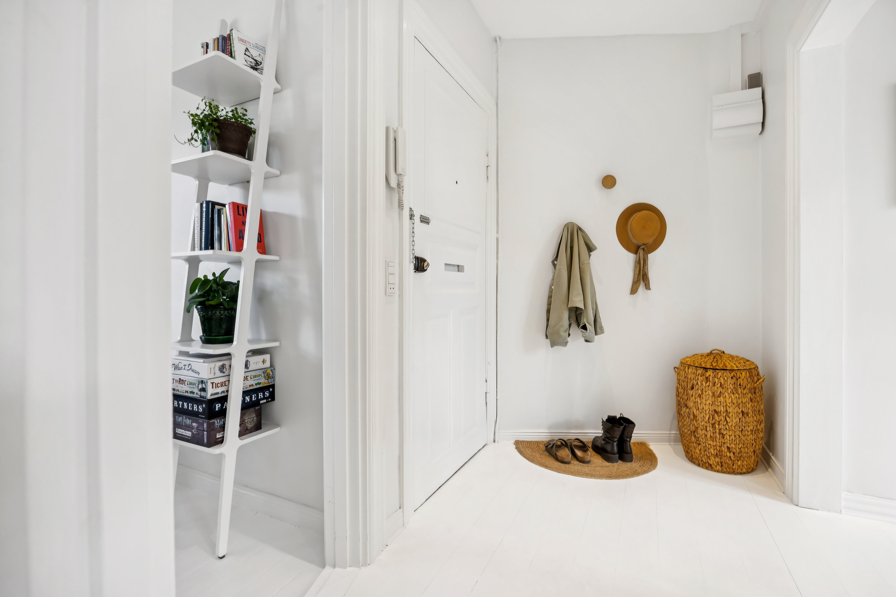 Fremhævet entré billede i fuldskærmstilstand. Billede af Møensgade 2, 1. th., 9000 Aalborg