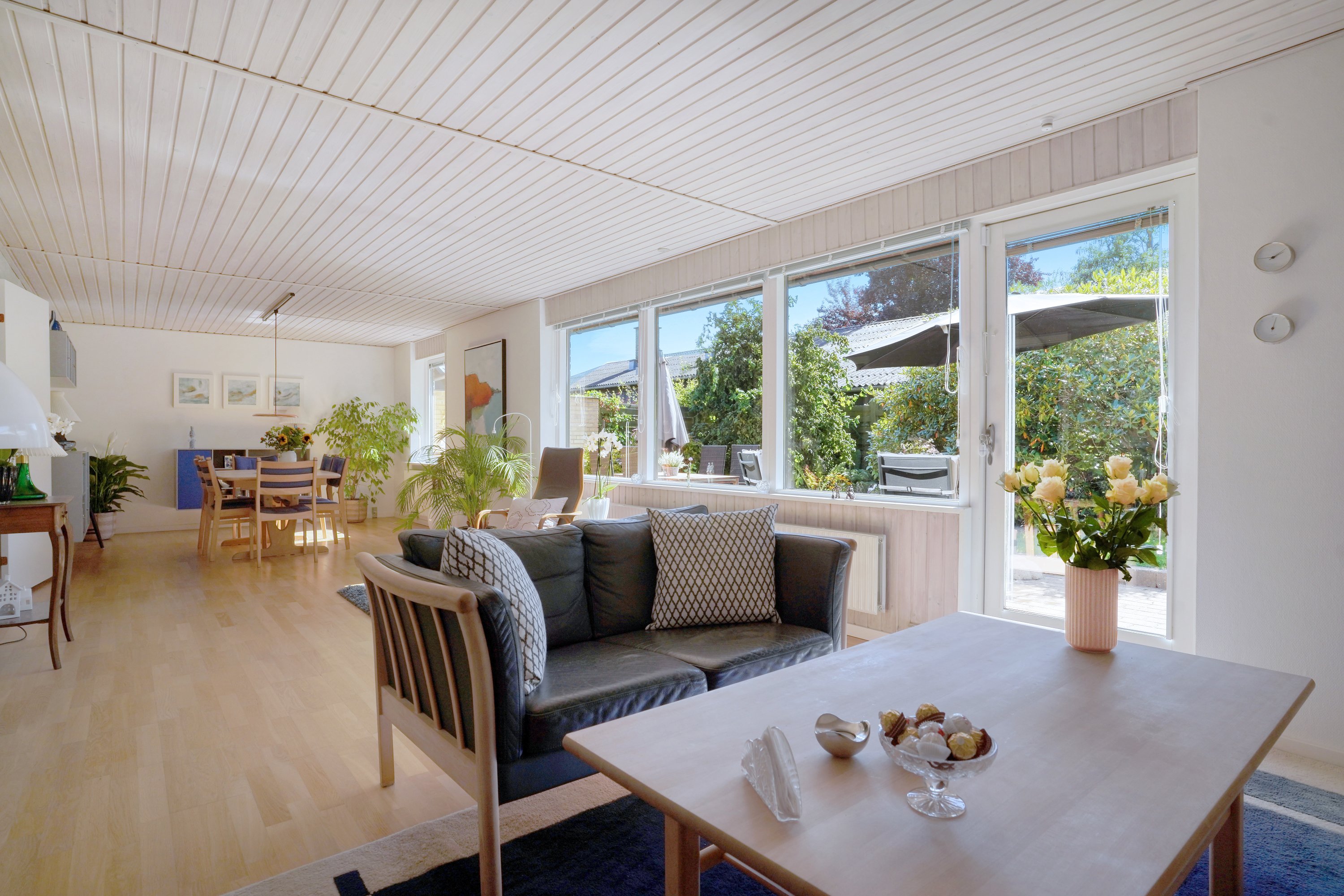 Fremhævet stue billede i fuldskærmstilstand. Billede af Nørreskovvang 67B, 3500 Værløse