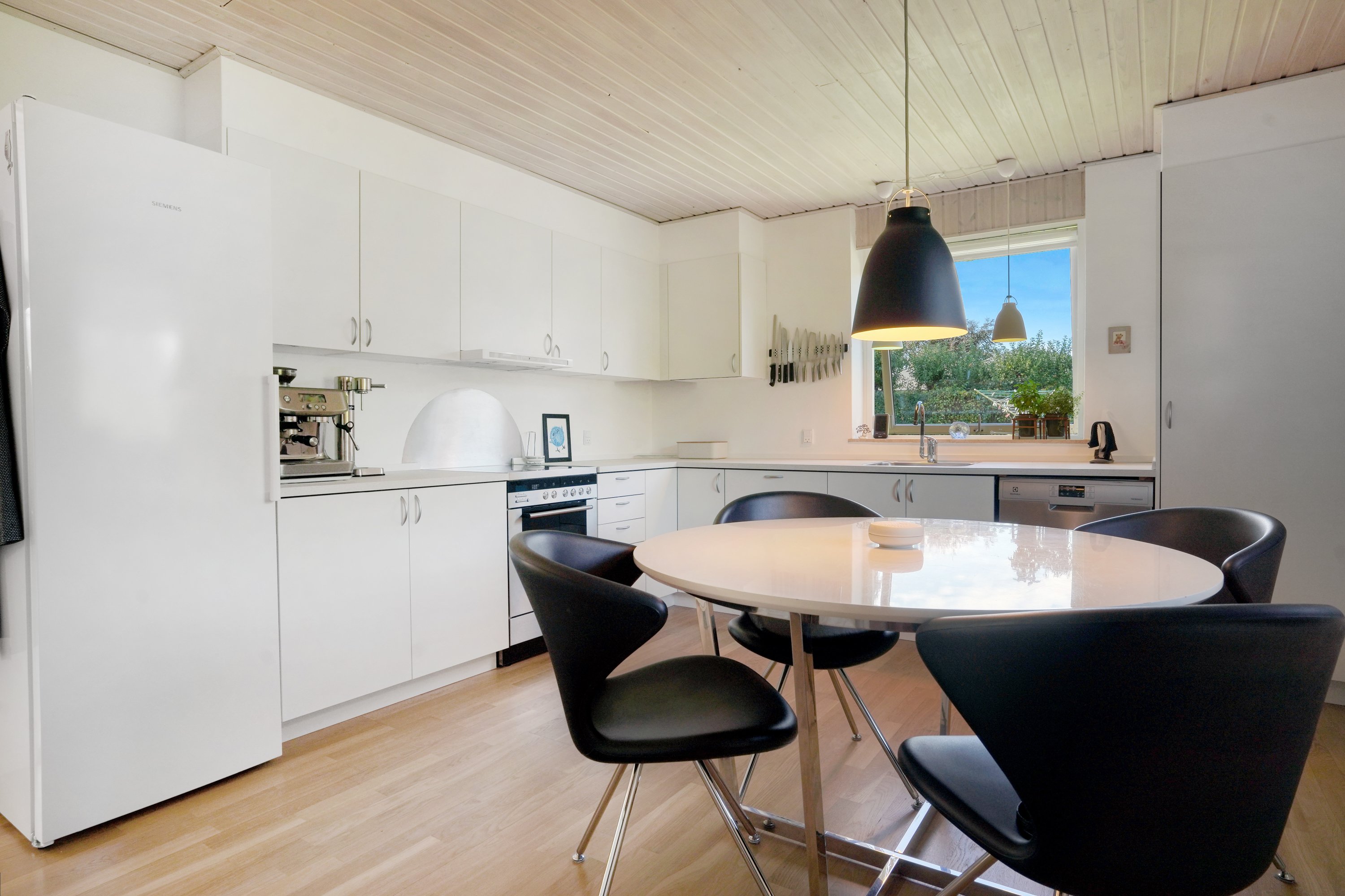 Fremhævet køkken billede i fuldskærmstilstand. Billede af Nørreskovvang 67B, 3500 Værløse