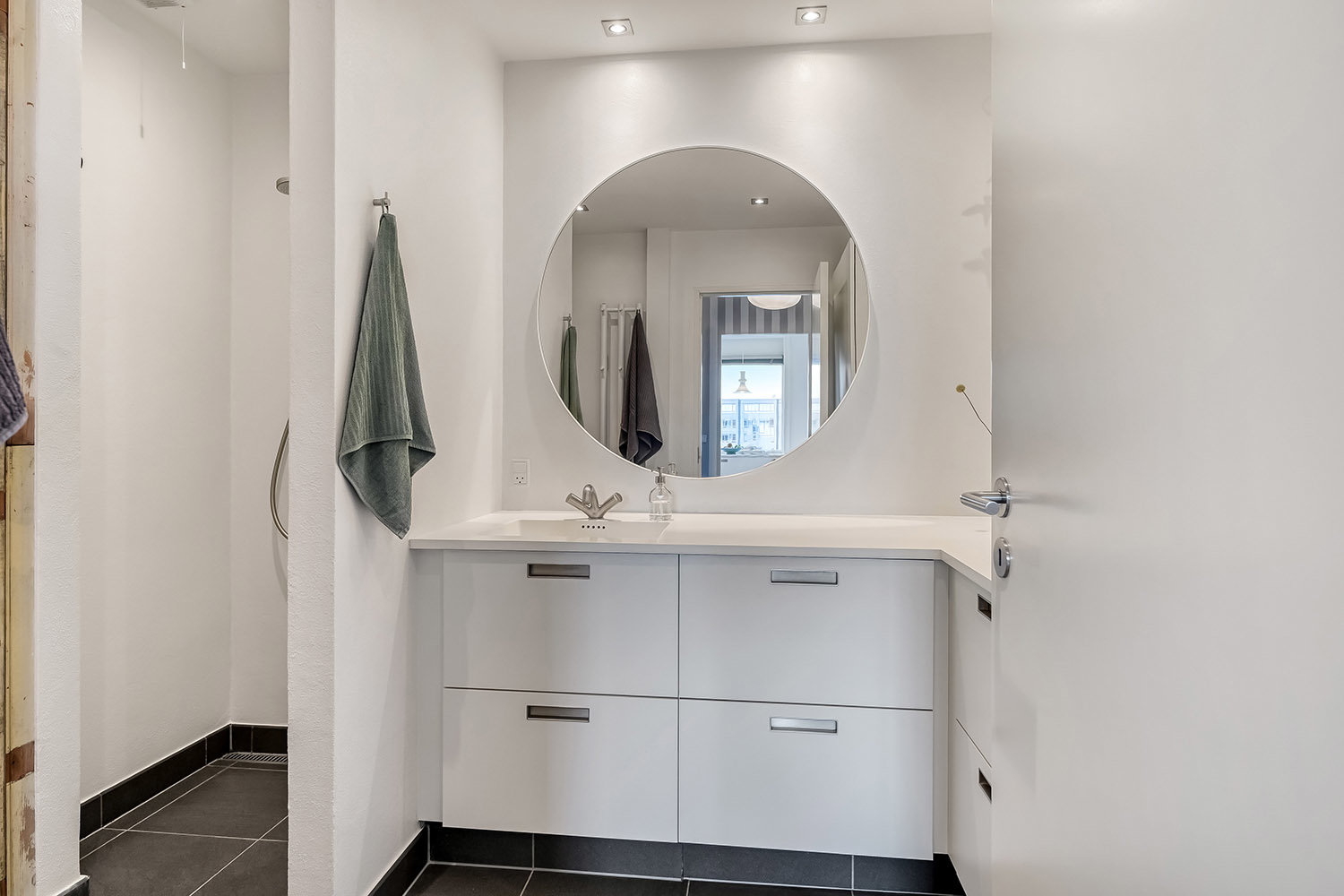 Fremhævet badeværelse billede i fuldskærmstilstand. Billede af Skoleparken 7, 5. th., 6705 Esbjerg Ø