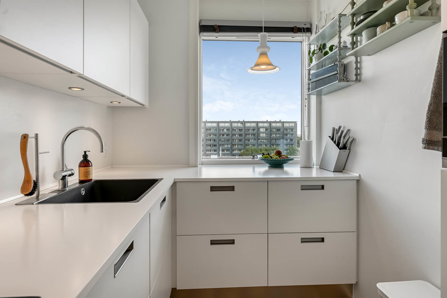 Fremhævet køkken billede i fuldskærmstilstand. Billede af Skoleparken 7, 5. th., 6705 Esbjerg Ø