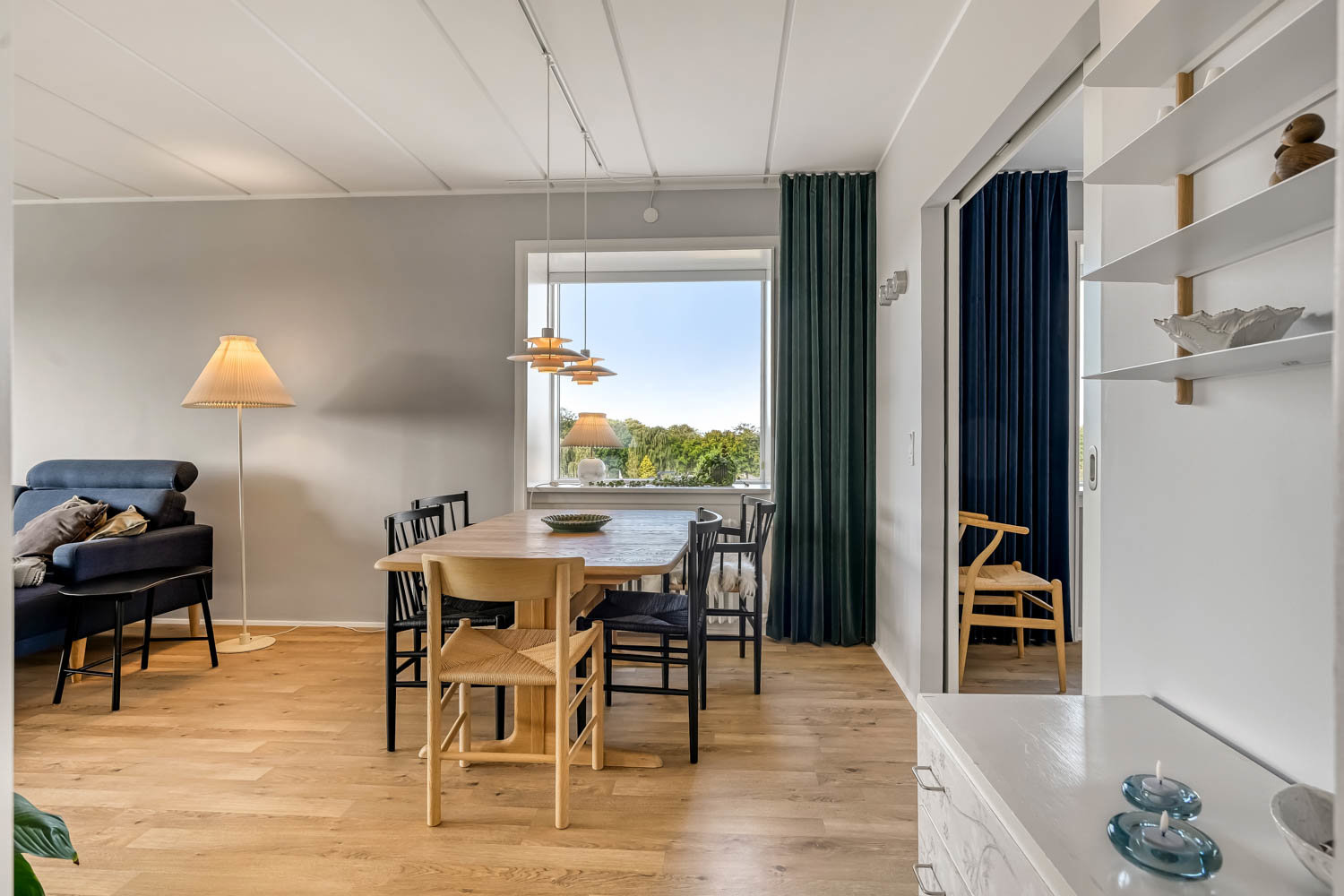 Fremhævet stue billede i fuldskærmstilstand. Billede af Skoleparken 7, 5. th., 6705 Esbjerg Ø