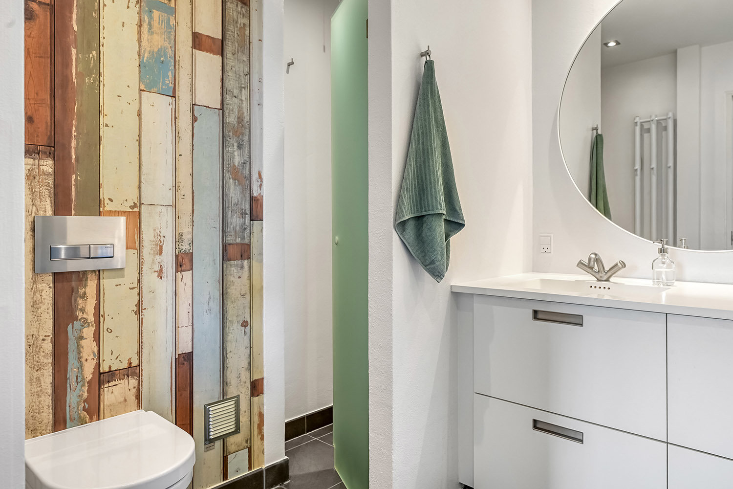 Fremhævet badeværelse billede i fuldskærmstilstand. Billede af Skoleparken 7, 5. th., 6705 Esbjerg Ø