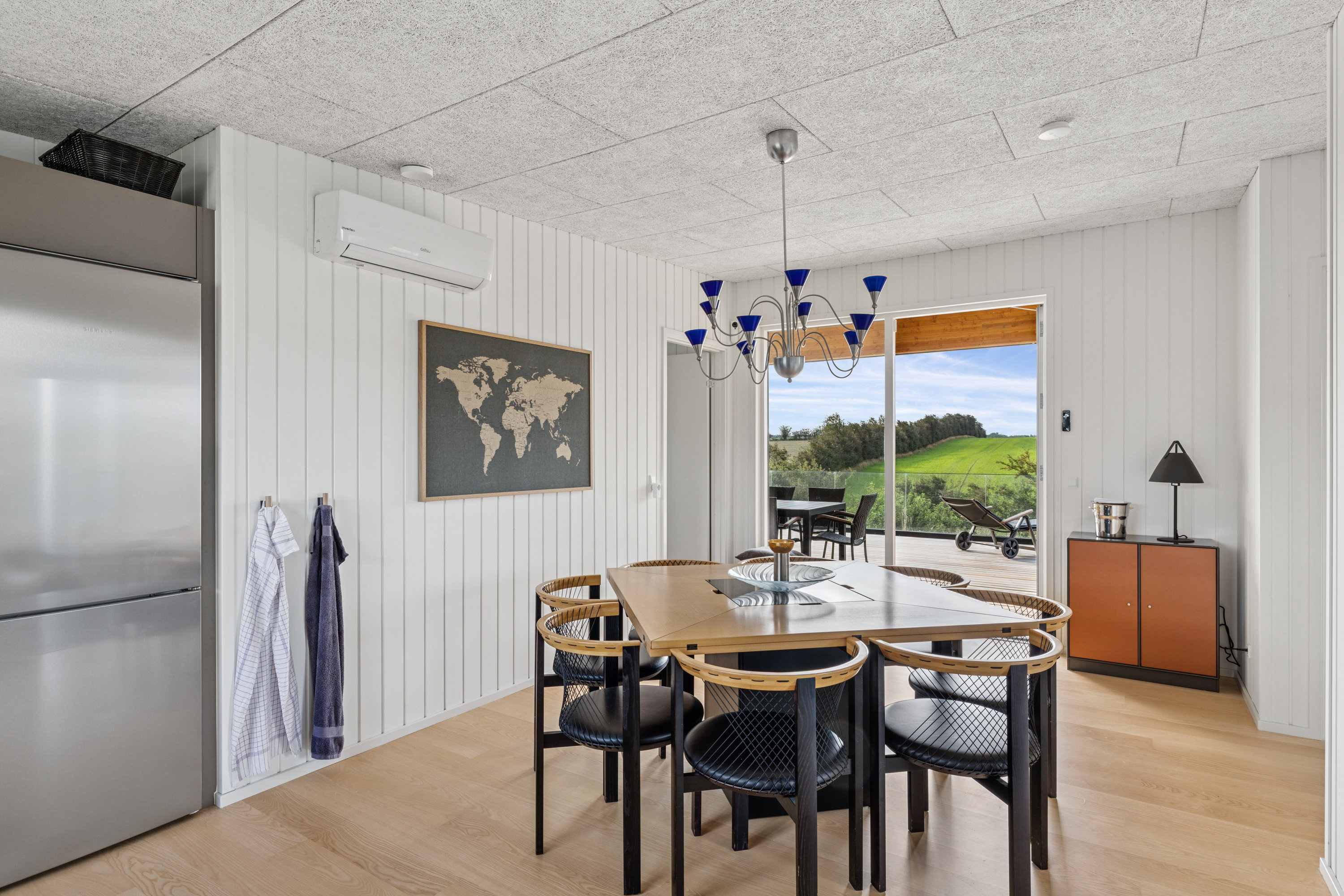 Fremhævet spisestue billede i fuldskærmstilstand. Billede af Fjorddalen 22, Hjarbæk, 8831 Løgstrup