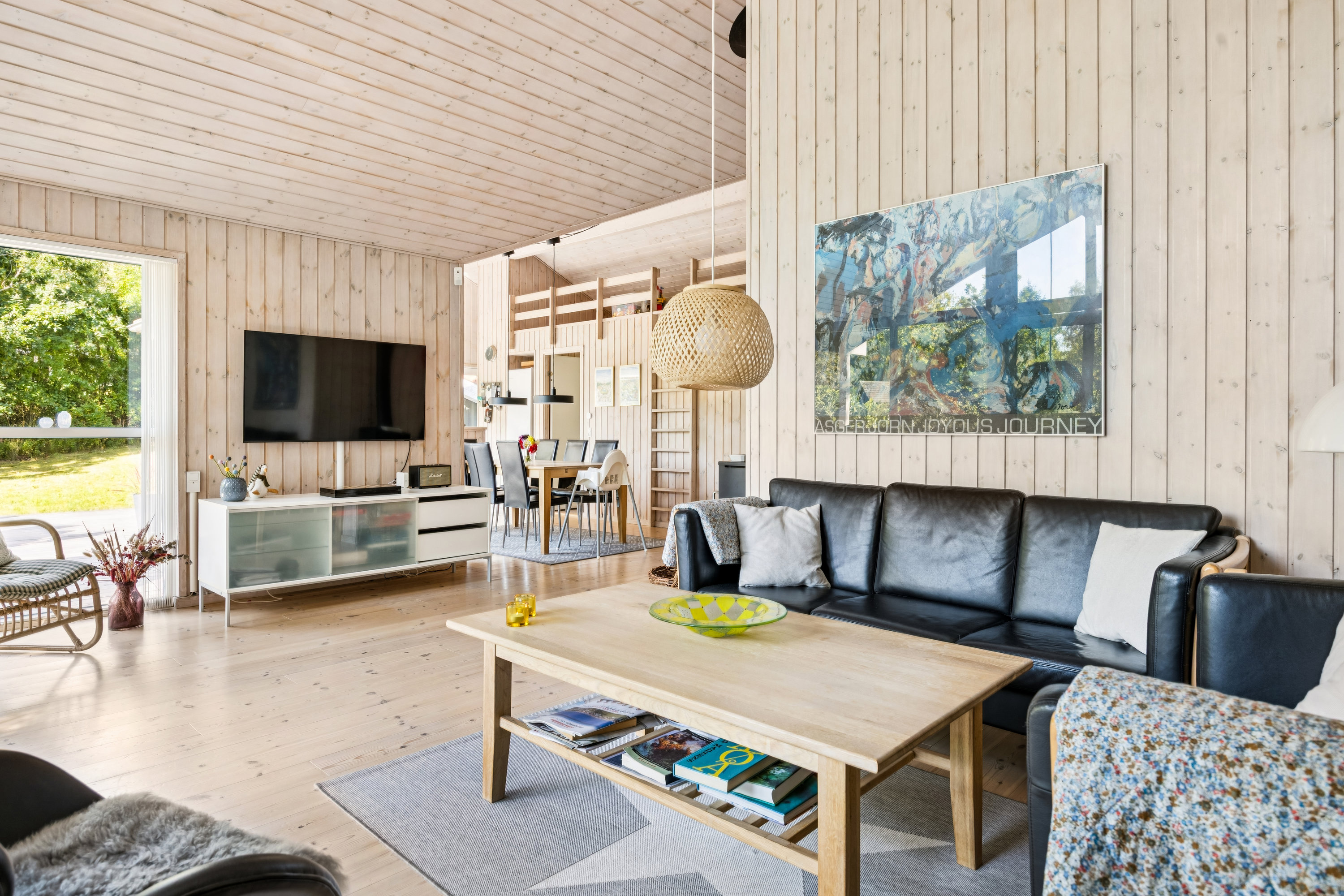 Fremhævet stue billede i fuldskærmstilstand. Billede af Ndr. Lyngsbækvej 26, Lyngsbæk, 8400 Ebeltoft