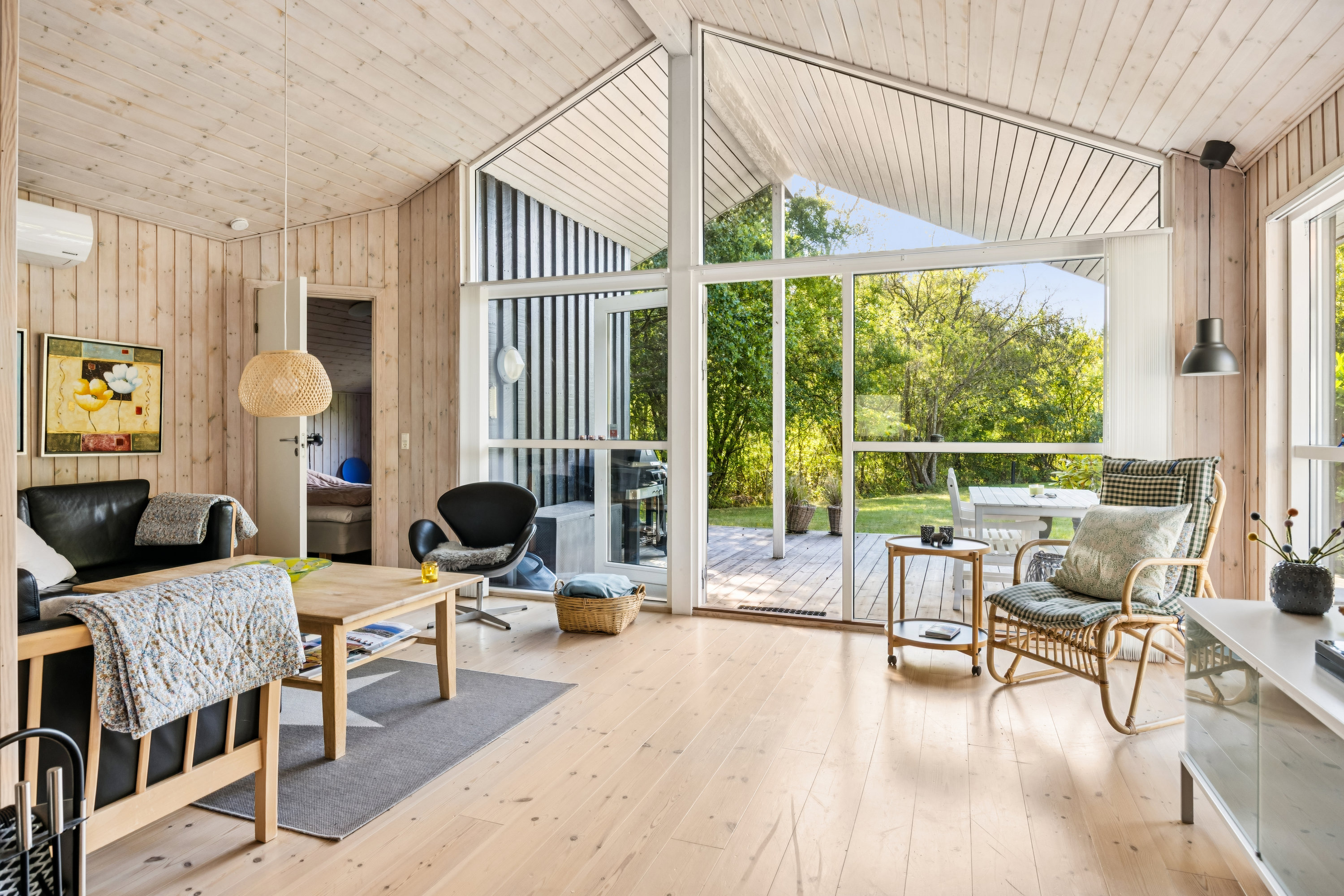 Fremhævet stue billede i fuldskærmstilstand. Billede af Ndr. Lyngsbækvej 26, Lyngsbæk, 8400 Ebeltoft