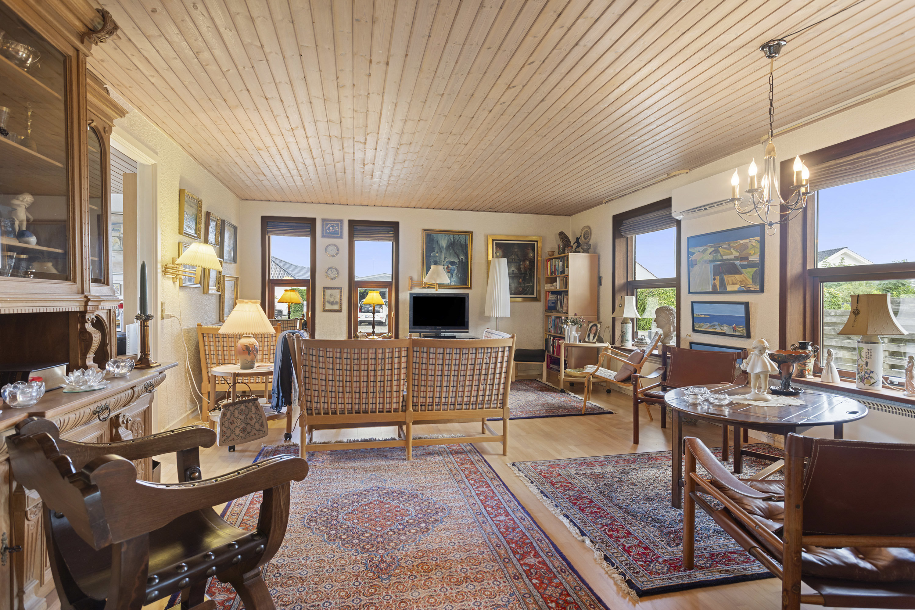 Fremhævet stue billede i fuldskærmstilstand. Billede af Marinus Bødkers Vej 16, 9900 Frederikshavn