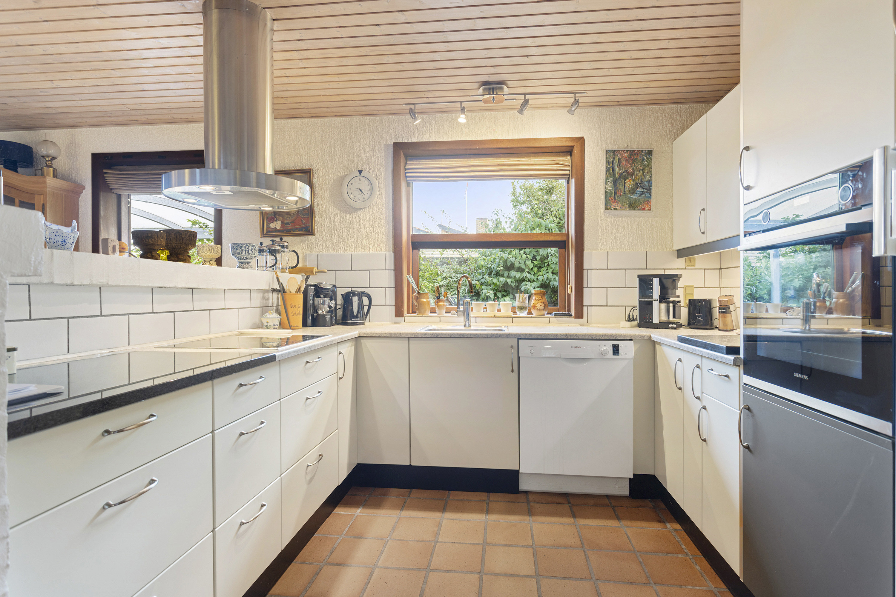 Fremhævet køkken billede i fuldskærmstilstand. Billede af Marinus Bødkers Vej 16, 9900 Frederikshavn