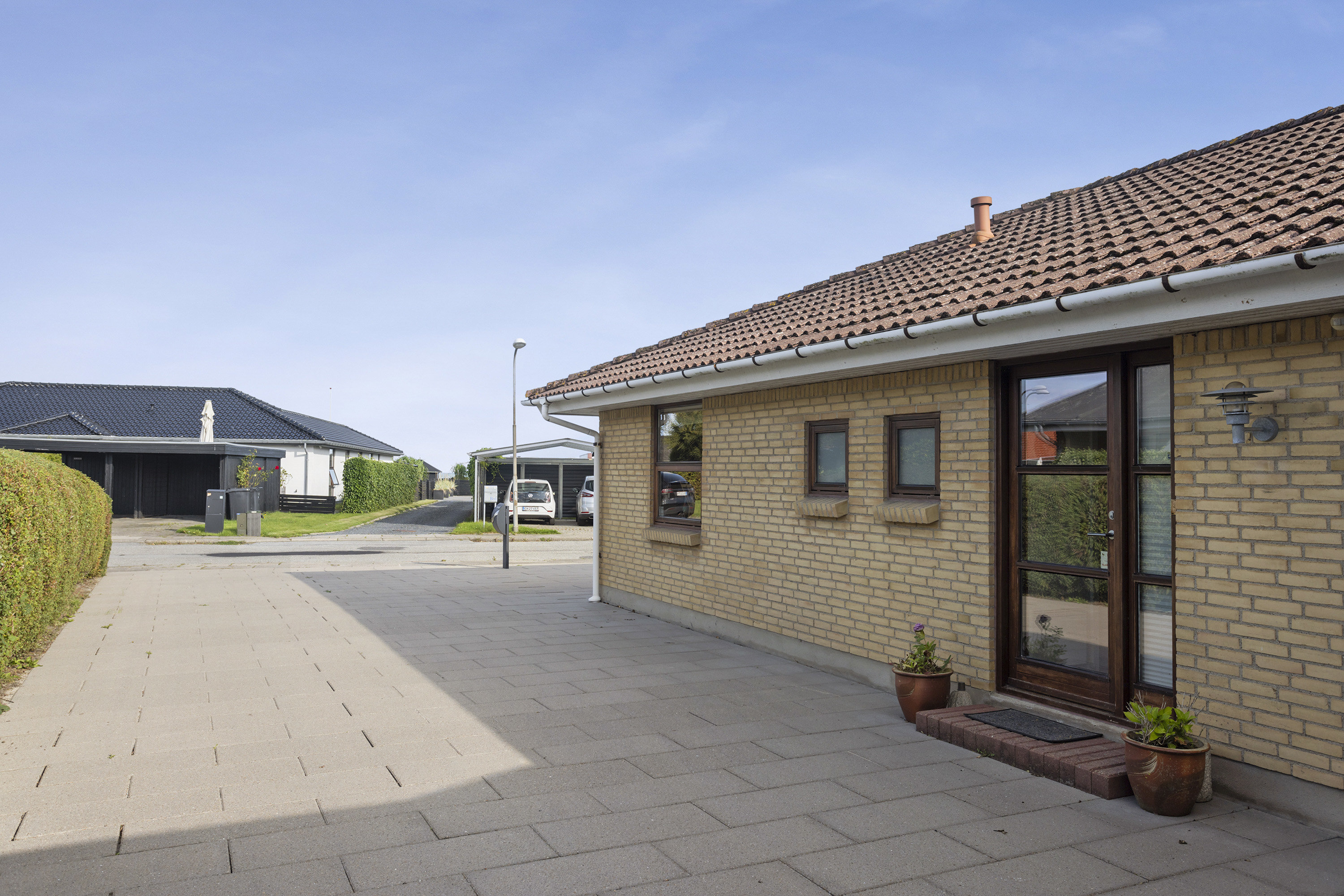 Fremhævet facade billede i fuldskærmstilstand. Billede af Marinus Bødkers Vej 16, 9900 Frederikshavn