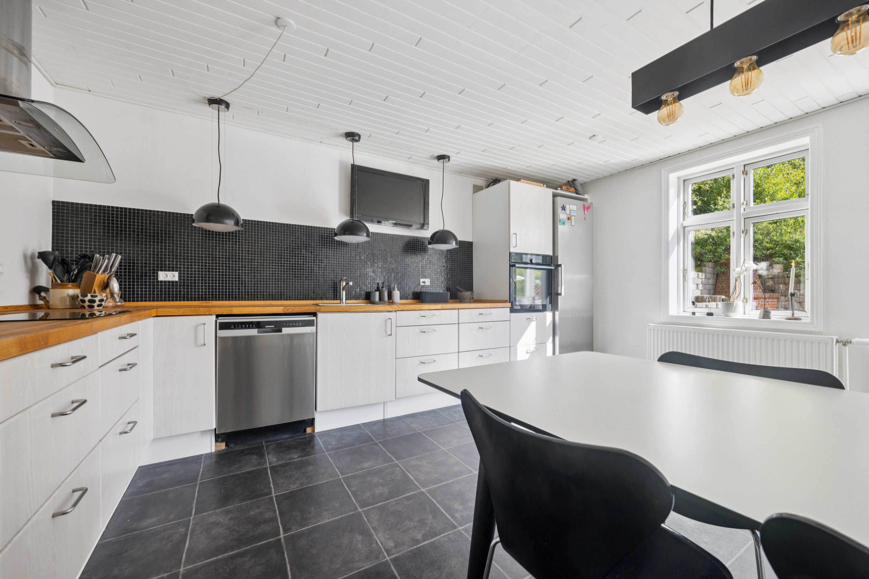 Fremhævet køkken billede i fuldskærmstilstand. Billede af Hannerupskovvej 40, Hannerup, 9500 Hobro