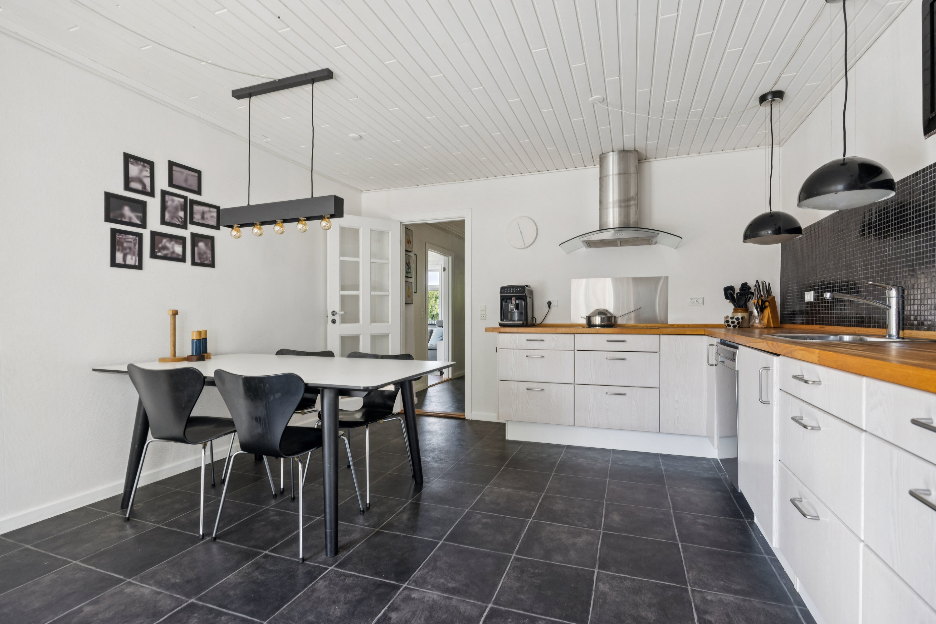 Fremhævet køkken billede i fuldskærmstilstand. Billede af Hannerupskovvej 40, Hannerup, 9500 Hobro