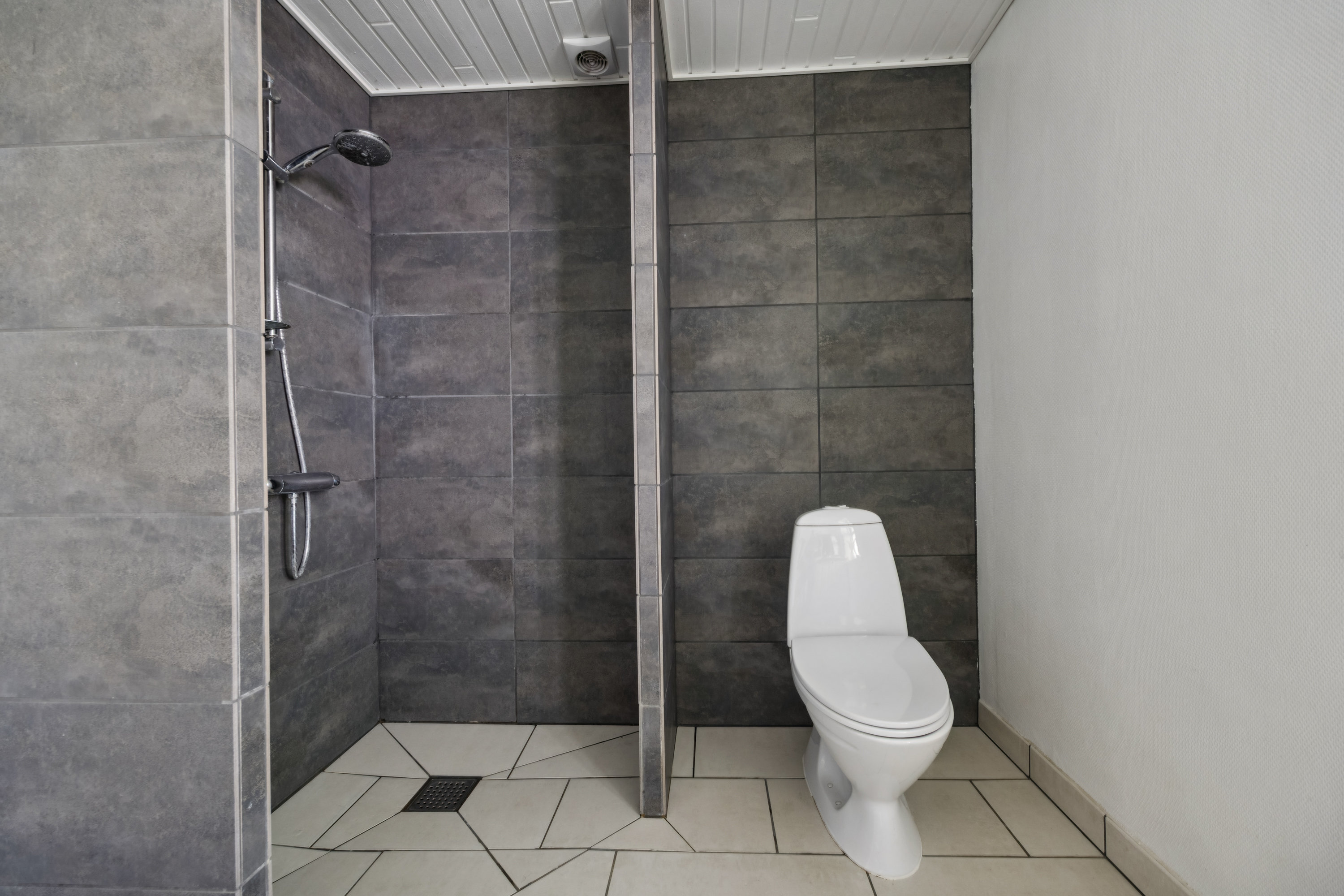 Fremhævet badeværelse billede i fuldskærmstilstand. Billede af Hannerupskovvej 40, Hannerup, 9500 Hobro