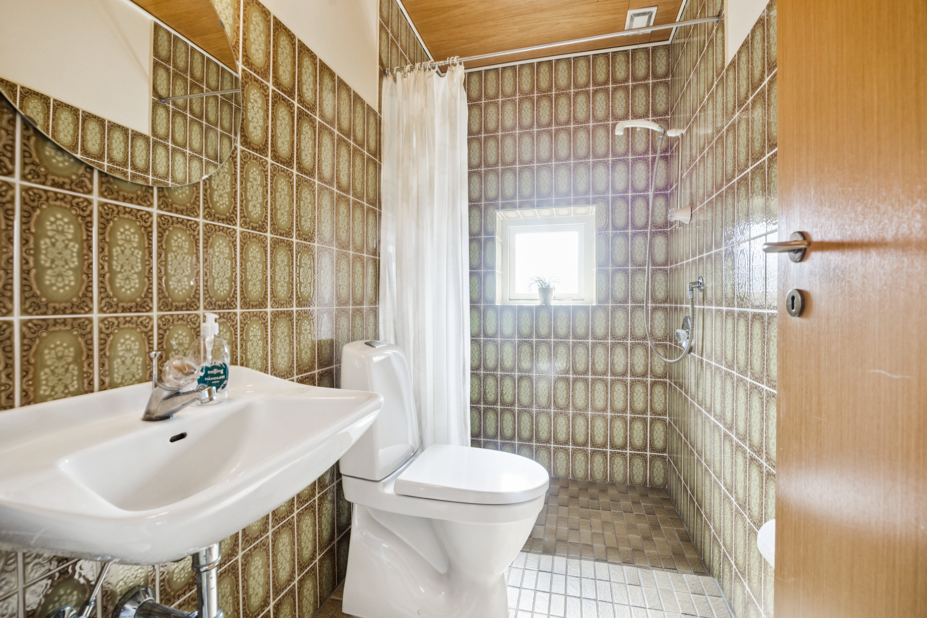 Fremhævet badeværelse billede i fuldskærmstilstand. Billede af Kærsgård 7, Vester Hassing, 9310 Vodskov