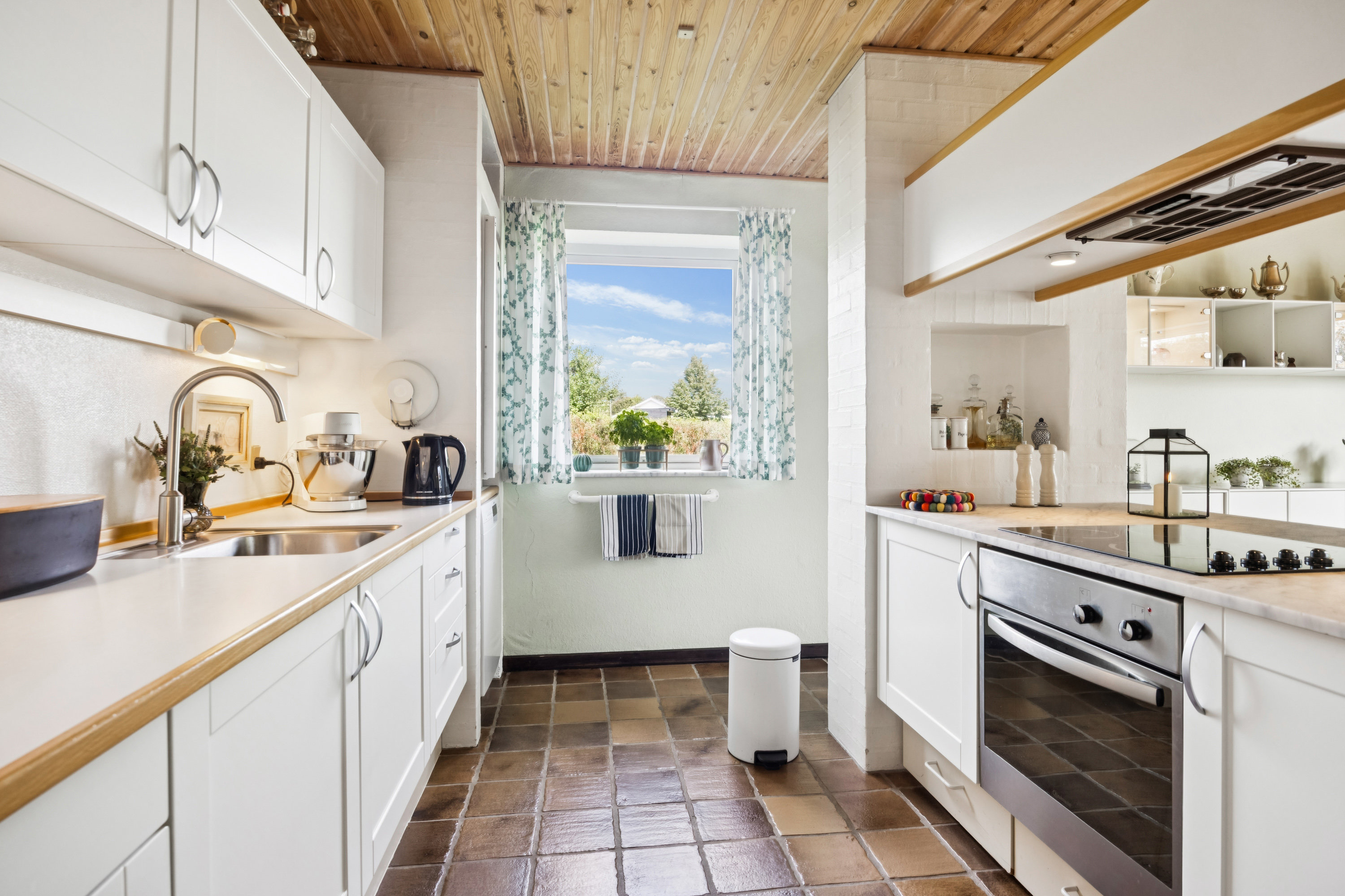 Fremhævet køkken billede i fuldskærmstilstand. Billede af Kærsgård 7, Vester Hassing, 9310 Vodskov