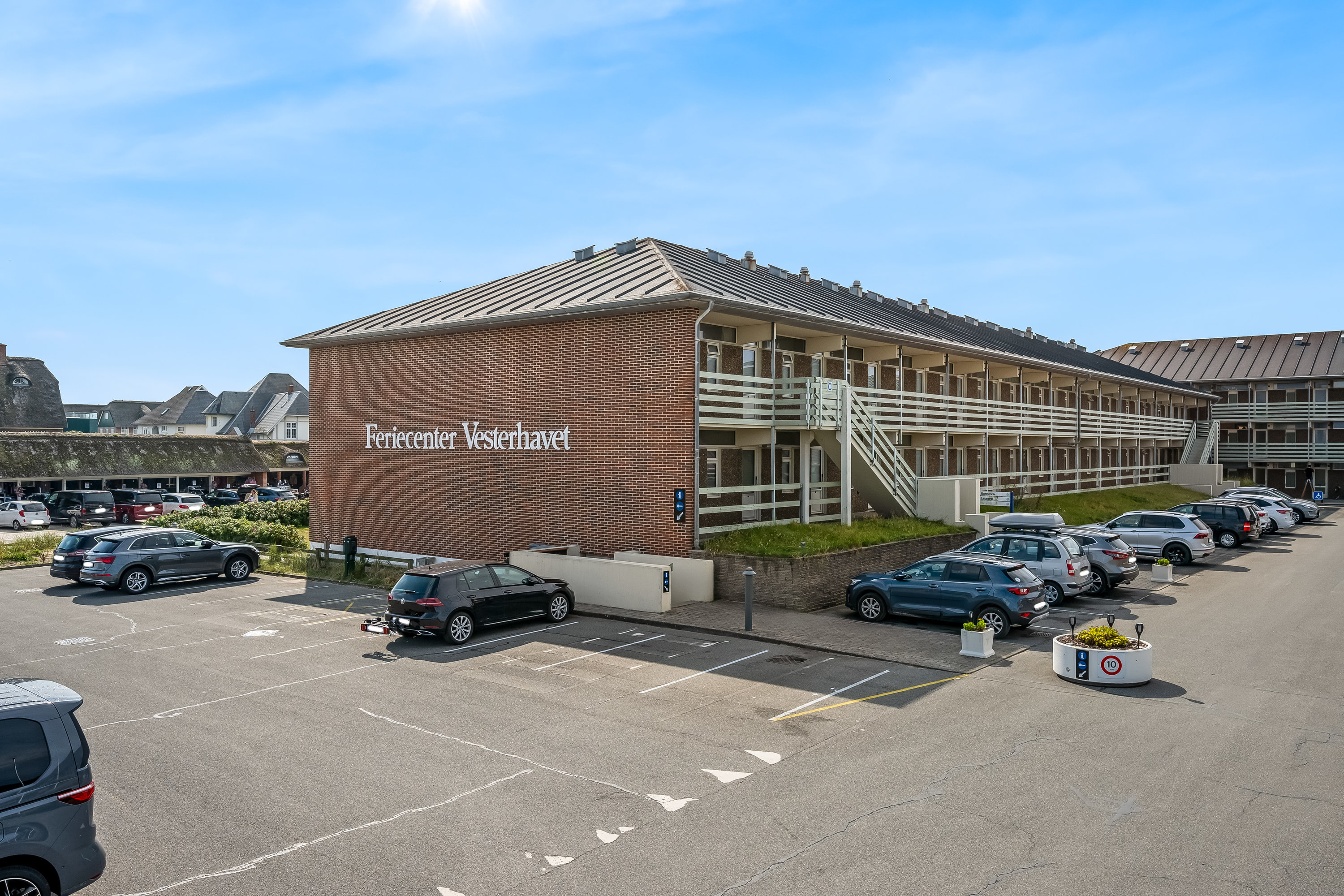 Fremhævet facade billede i fuldskærmstilstand. Billede af Strandvejen 61C, 1. 207., Fanø Bad, 6720 Fanø