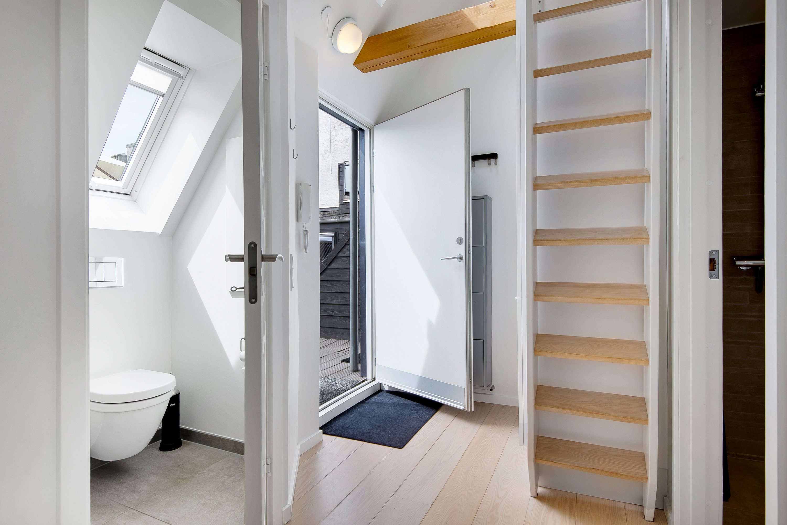 Fremhævet entré billede i fuldskærmstilstand. Billede af Bispensgade 13, 2. th., 9000 Aalborg