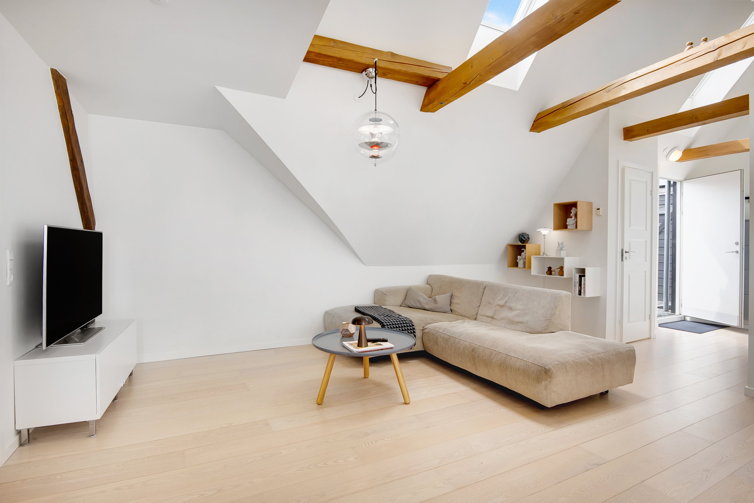 Fremhævet stue billede i fuldskærmstilstand. Billede af Bispensgade 13, 2. th., 9000 Aalborg