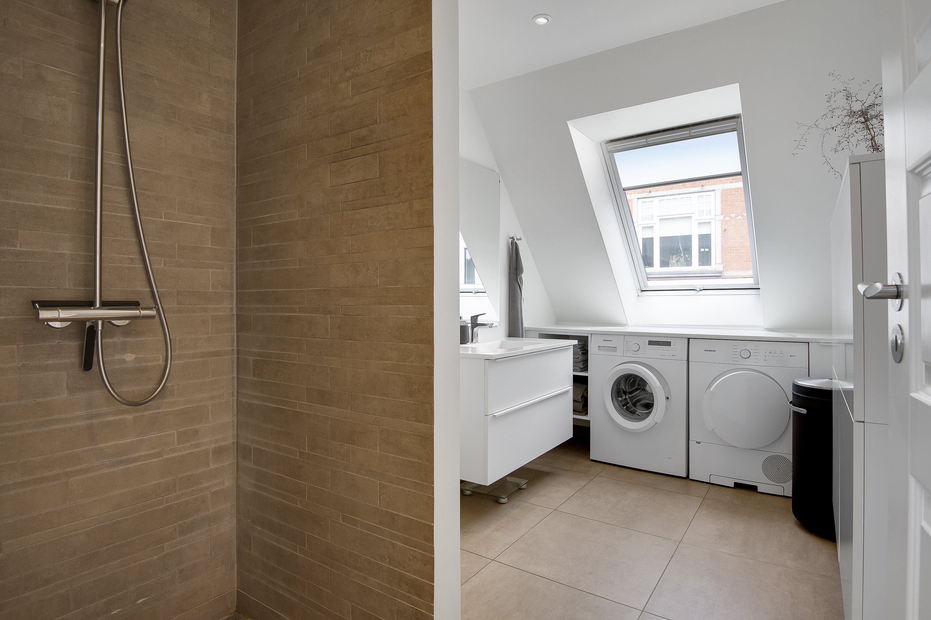 Fremhævet badeværelse billede i fuldskærmstilstand. Billede af Bispensgade 13, 2. th., 9000 Aalborg