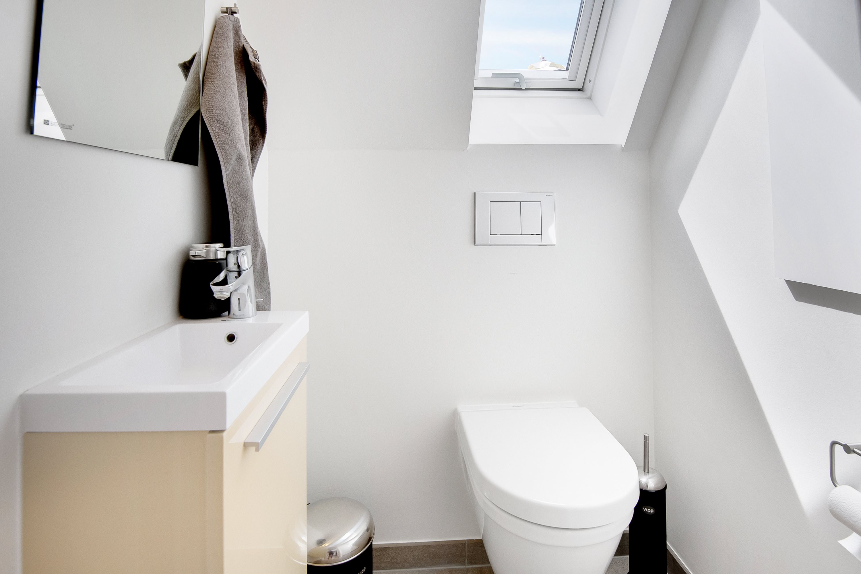 Fremhævet badeværelse billede i fuldskærmstilstand. Billede af Bispensgade 13, 2. th., 9000 Aalborg