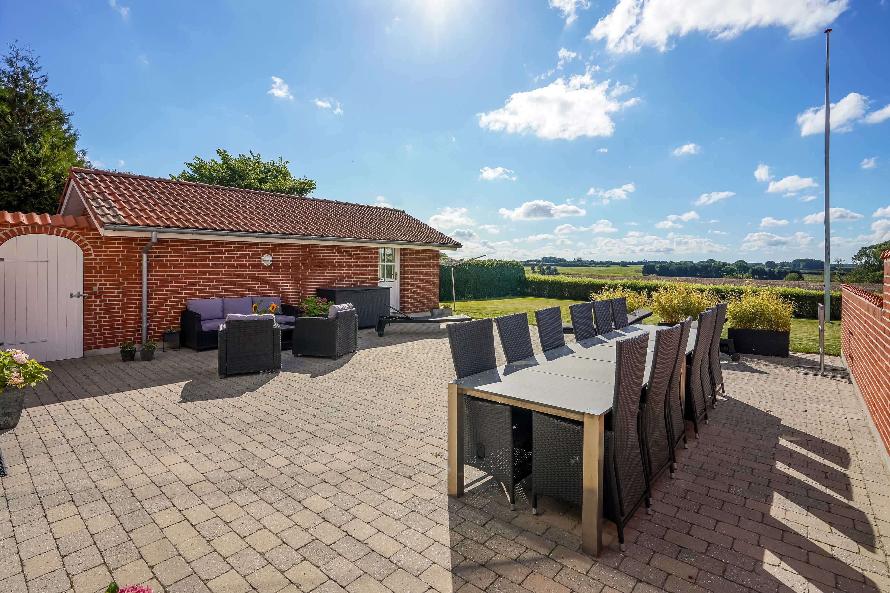 Fremhævet terrasse billede i fuldskærmstilstand. Billede af Kirkelundvej 28, Bellinge, 5250 Odense SV