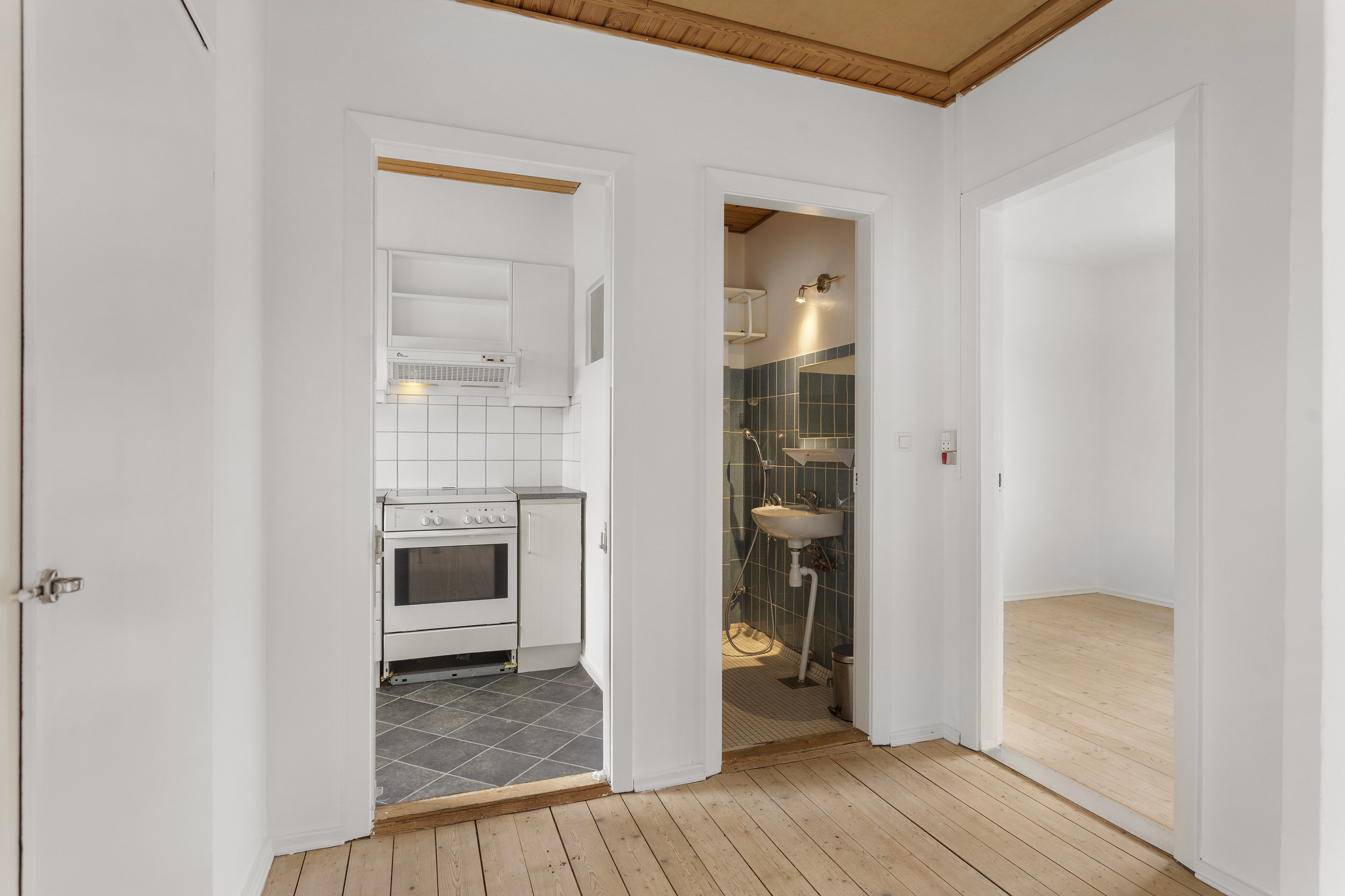 Fremhævet gang billede i fuldskærmstilstand. Billede af Svanholmsvej 13, 9900 Frederikshavn