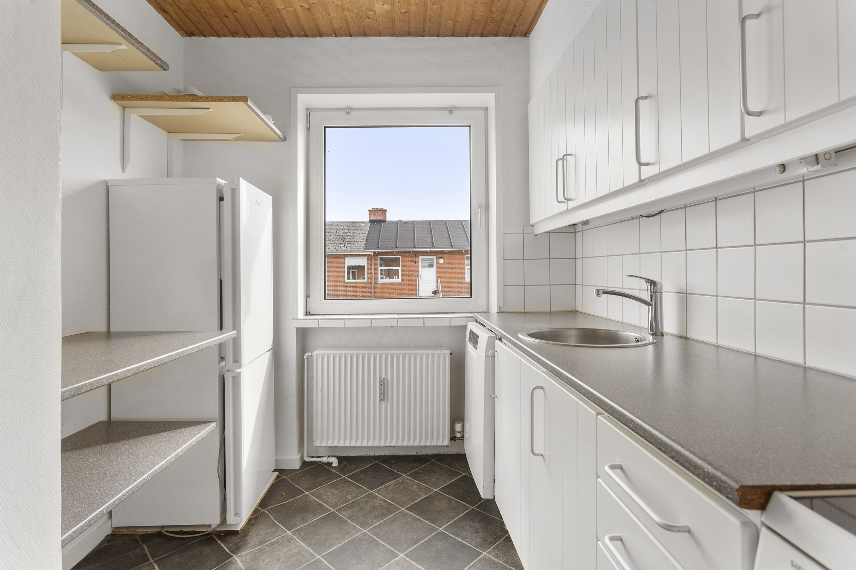 Fremhævet køkken billede i fuldskærmstilstand. Billede af Svanholmsvej 13, 9900 Frederikshavn