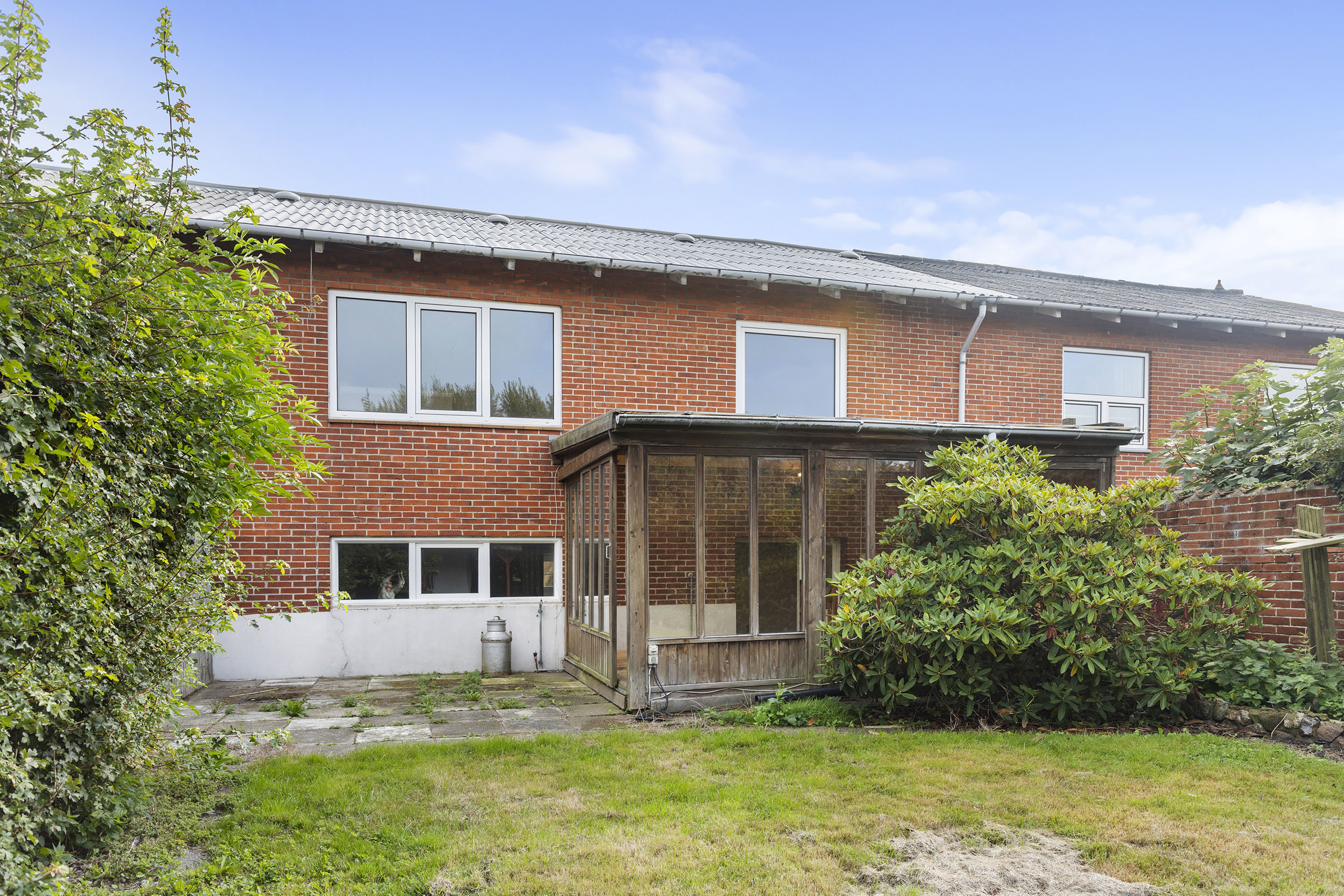 Fremhævet bag facade billede i fuldskærmstilstand. Billede af Svanholmsvej 13, 9900 Frederikshavn