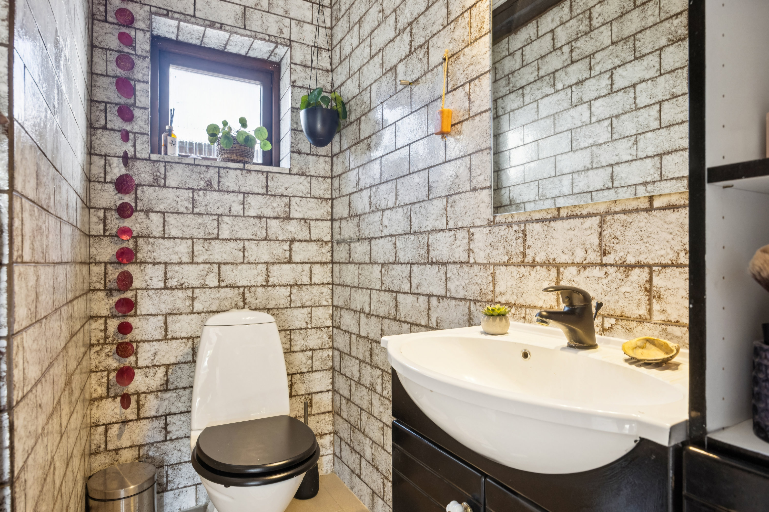 Fremhævet badeværelse billede i fuldskærmstilstand. Billede af Knøsgårdvej 30, 9440 Aabybro