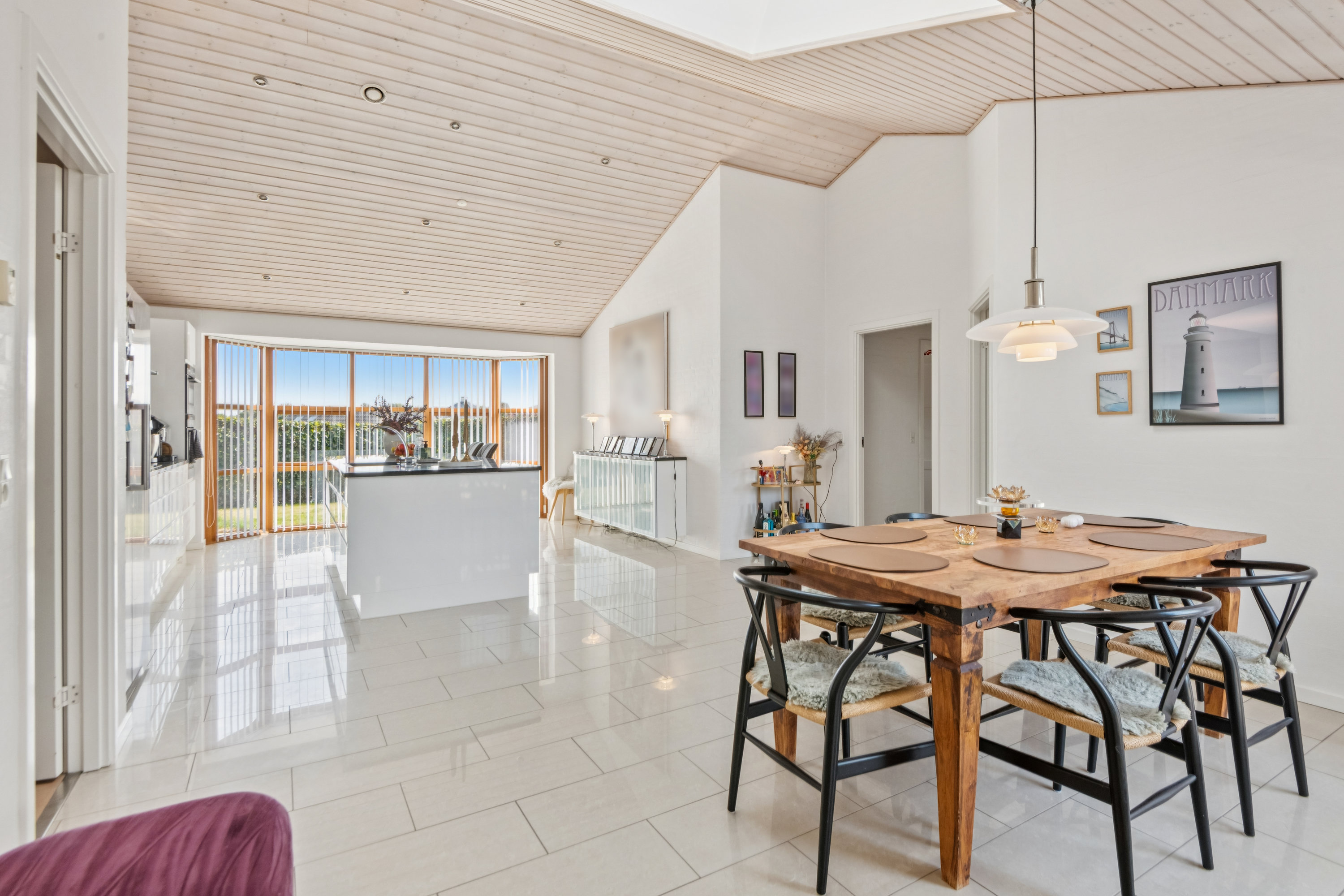 Fremhævet køkken-alrum billede i fuldskærmstilstand. Billede af Højdedraget 152, 9530 Støvring