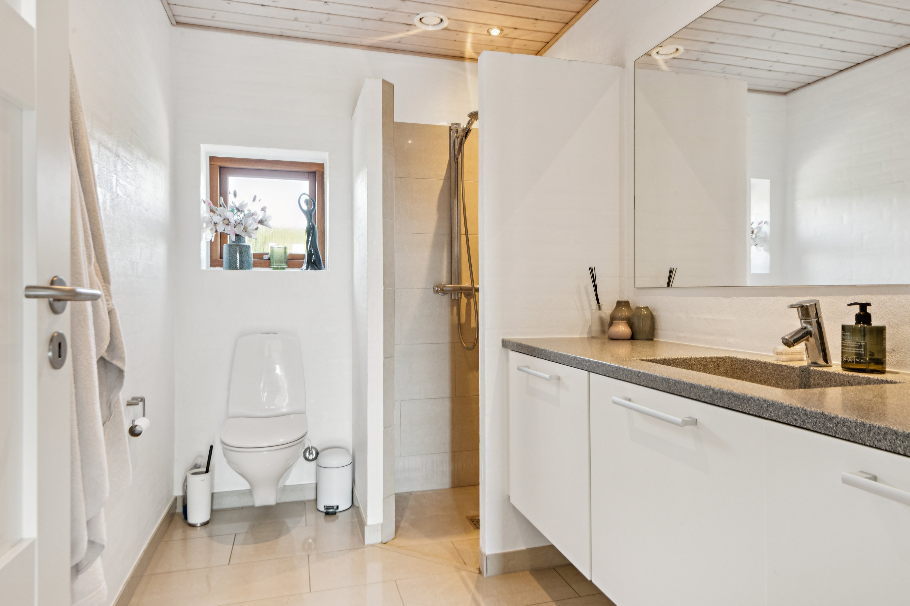 Fremhævet badeværelse billede i fuldskærmstilstand. Billede af Højdedraget 152, 9530 Støvring