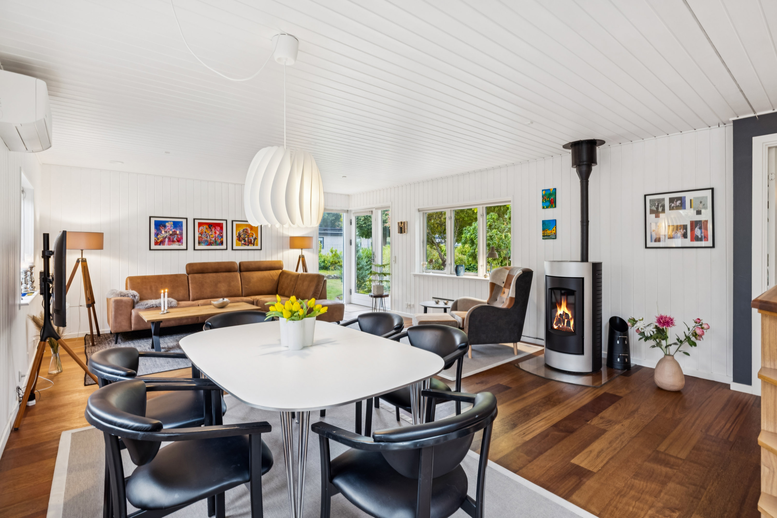 Fremhævet stue billede i fuldskærmstilstand. Billede af Lindevej 28, 8500 Grenaa