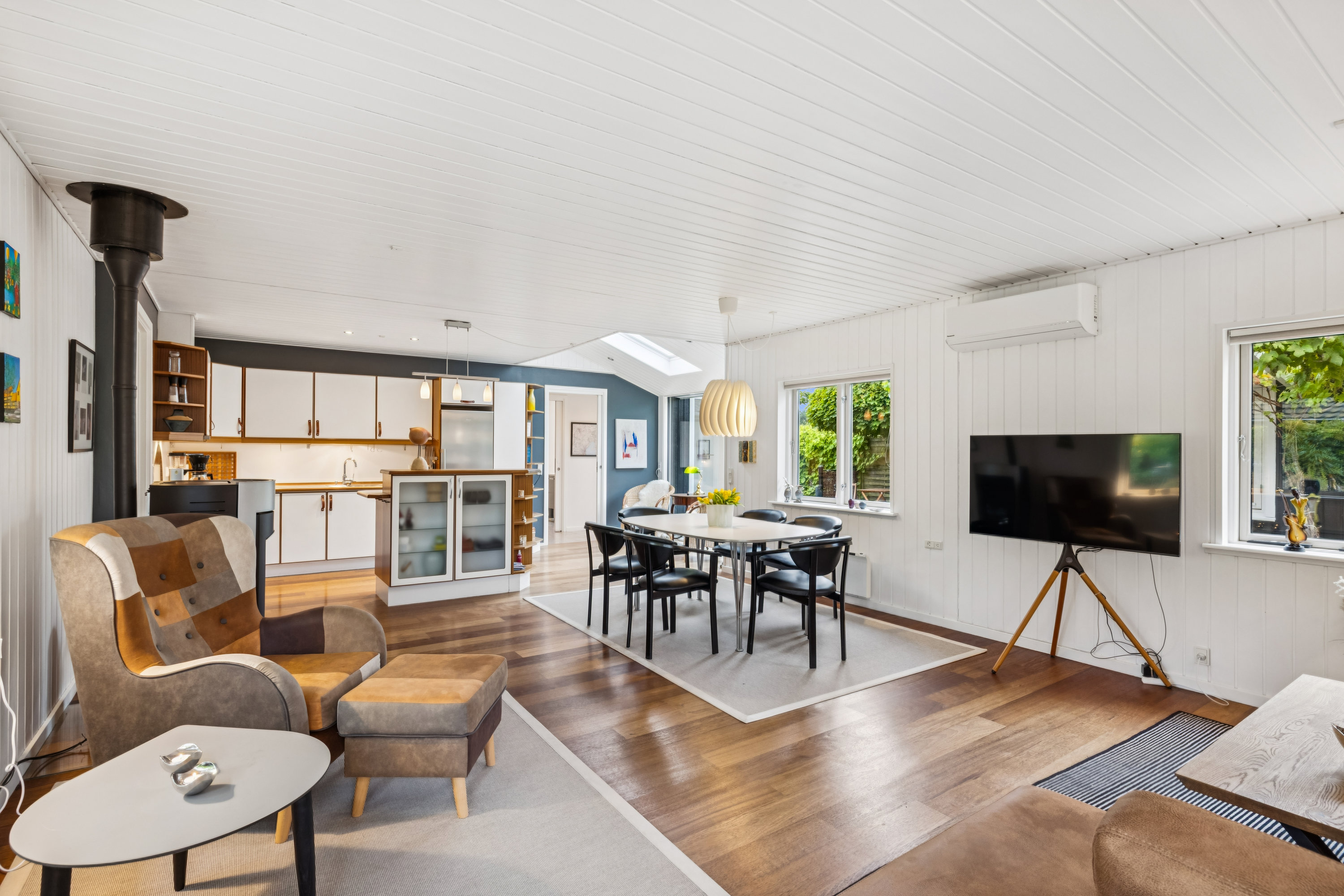 Fremhævet stue billede i fuldskærmstilstand. Billede af Lindevej 28, 8500 Grenaa