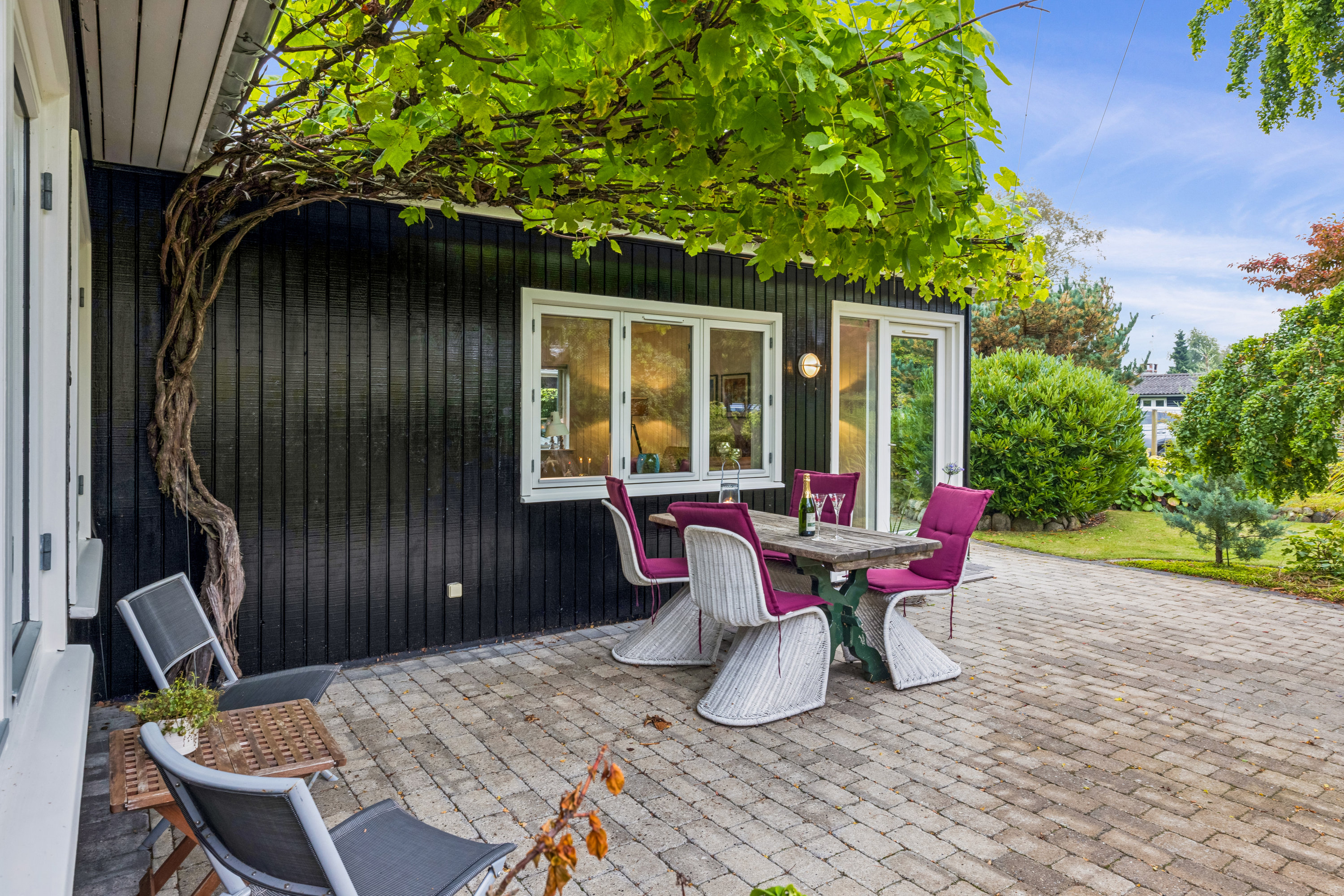 Fremhævet terrasse billede i fuldskærmstilstand. Billede af Lindevej 28, 8500 Grenaa