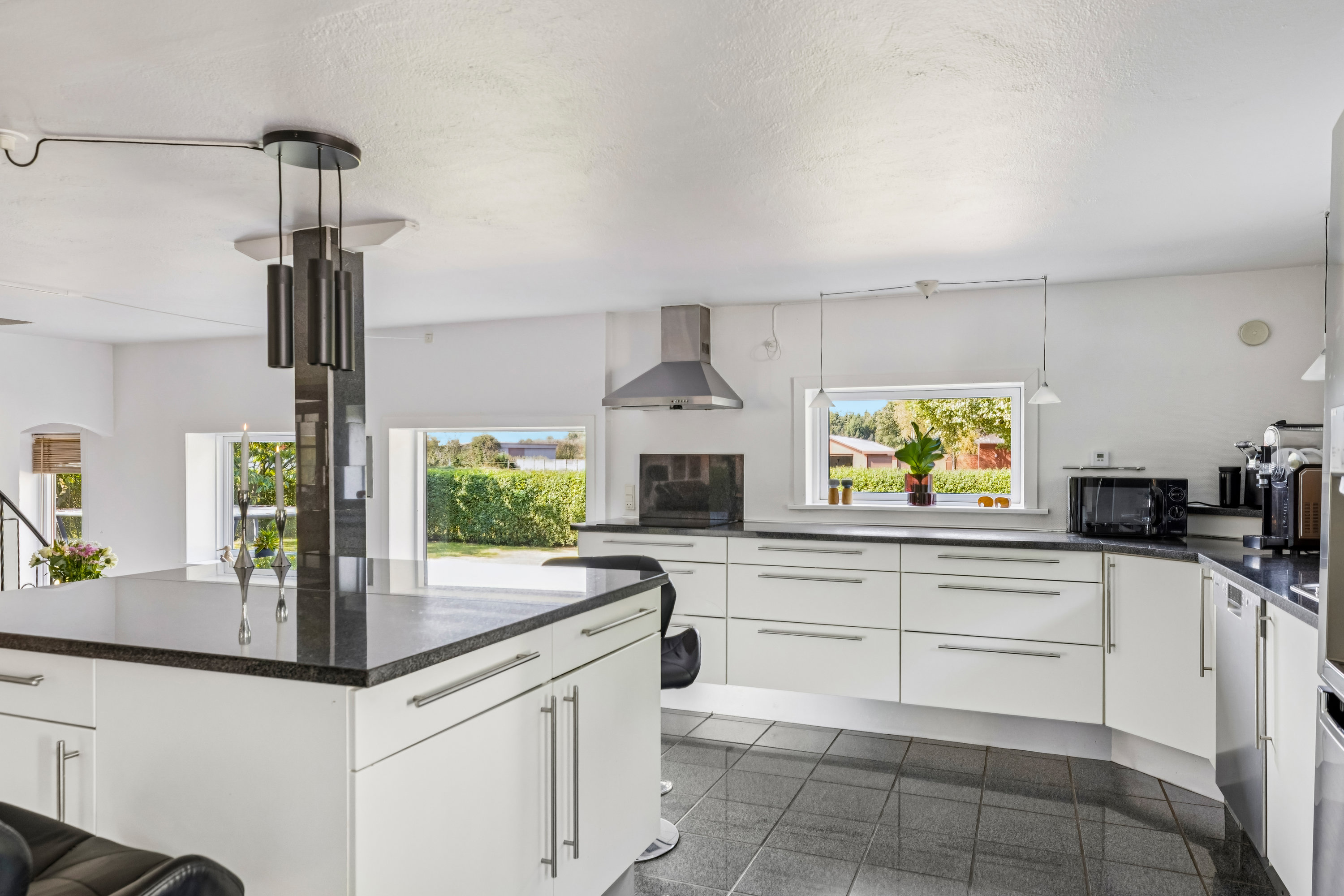 Fremhævet køkken vedr. ejd. 1 billede i fuldskærmstilstand. Billede af Tørvevej 34, Sdr Farup M, 6760 Ribe