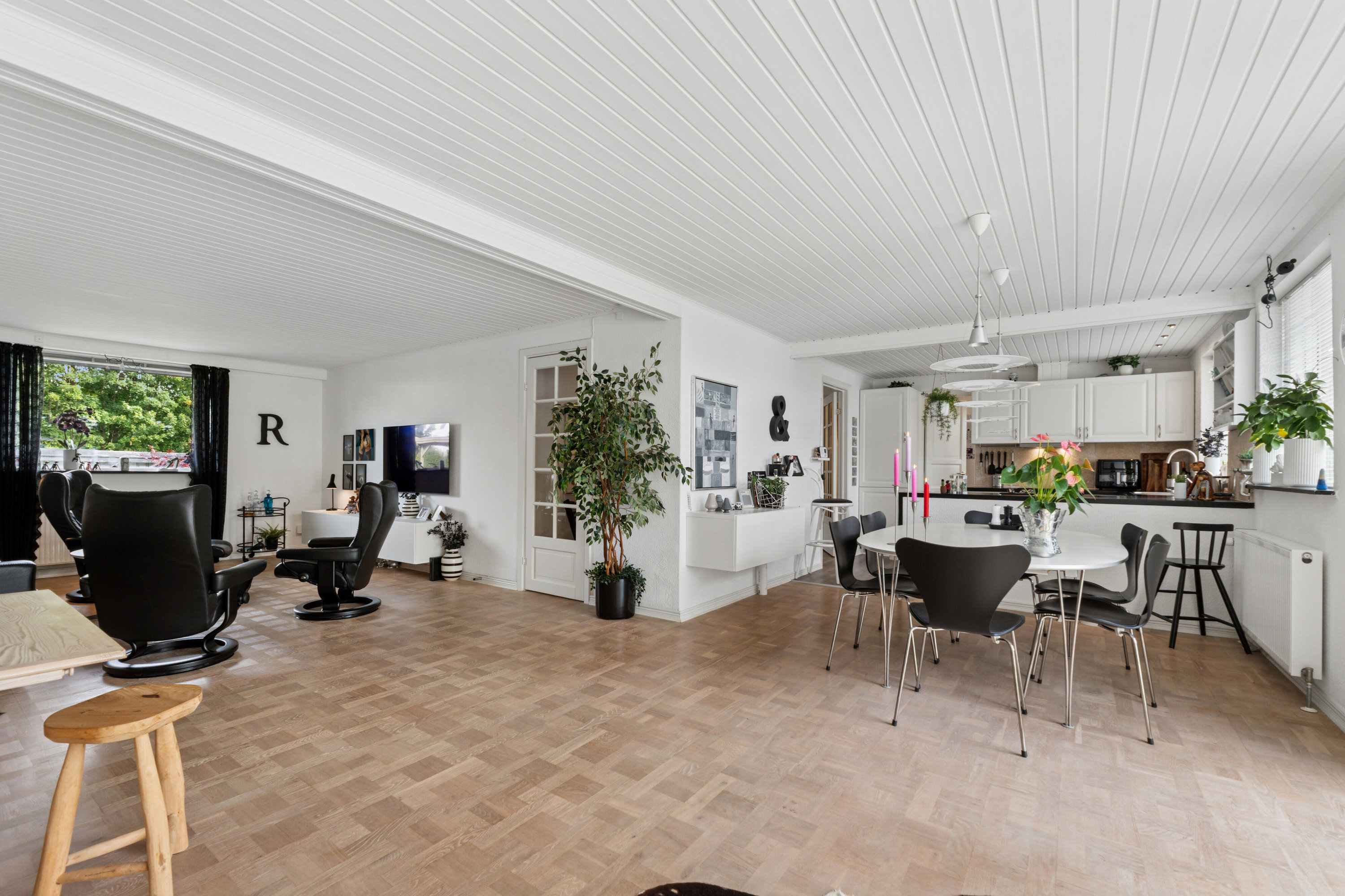 Fremhævet stue billede i fuldskærmstilstand. Billede af Åsumvej 689, 5240 Odense NØ