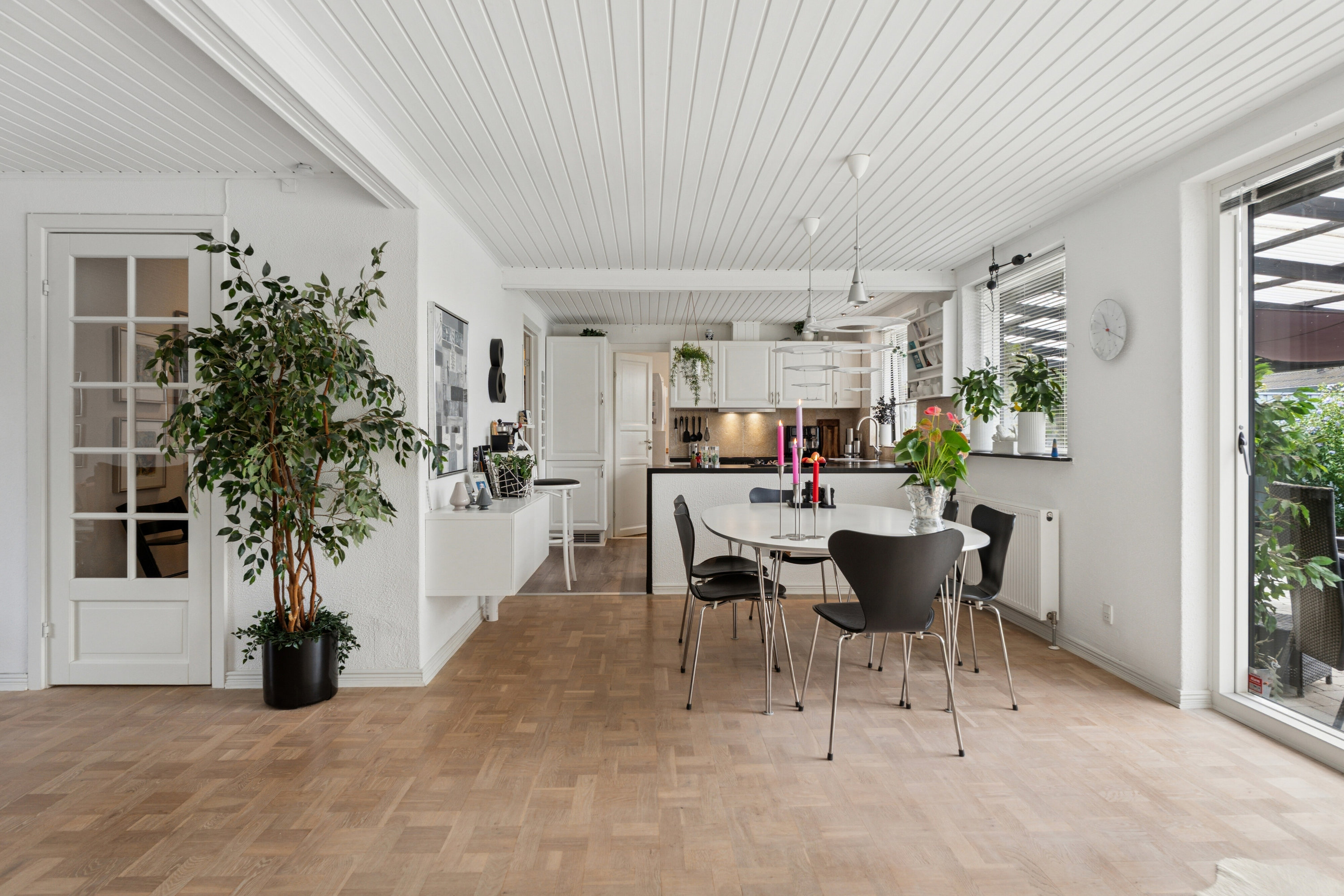 Fremhævet spisestue billede i fuldskærmstilstand. Billede af Åsumvej 689, 5240 Odense NØ