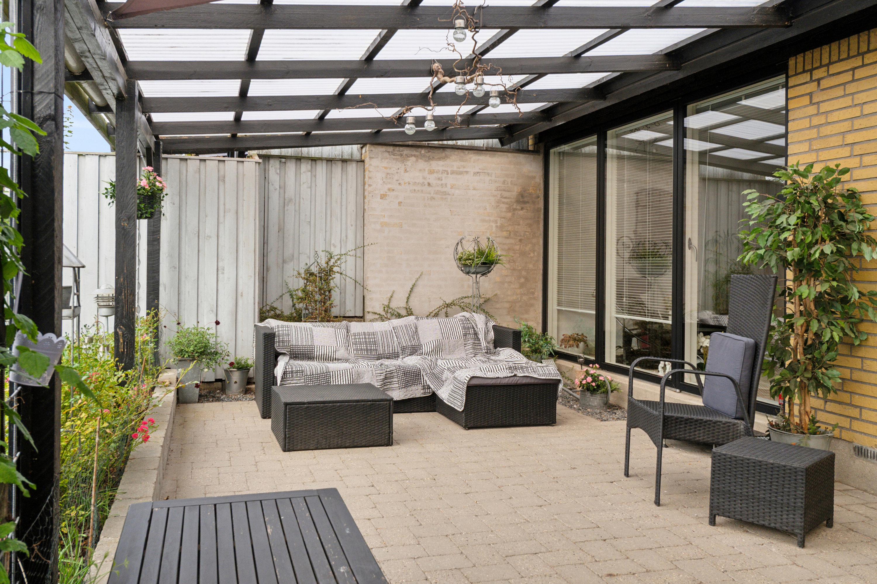 Fremhævet overdækket terrasse billede i fuldskærmstilstand. Billede af Åsumvej 689, 5240 Odense NØ