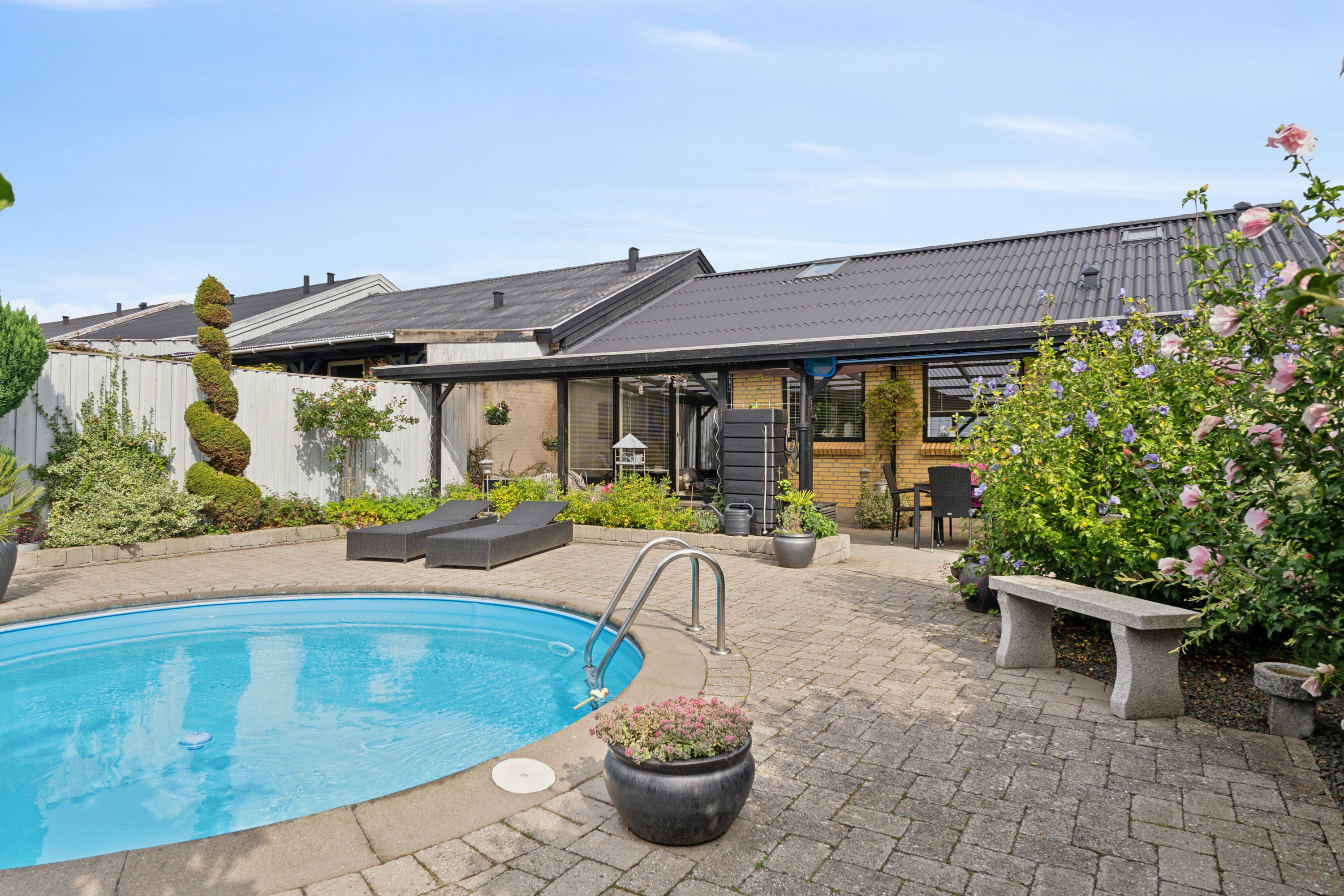 Fremhævet udendørs billede i fuldskærmstilstand. Billede af Åsumvej 689, 5240 Odense NØ