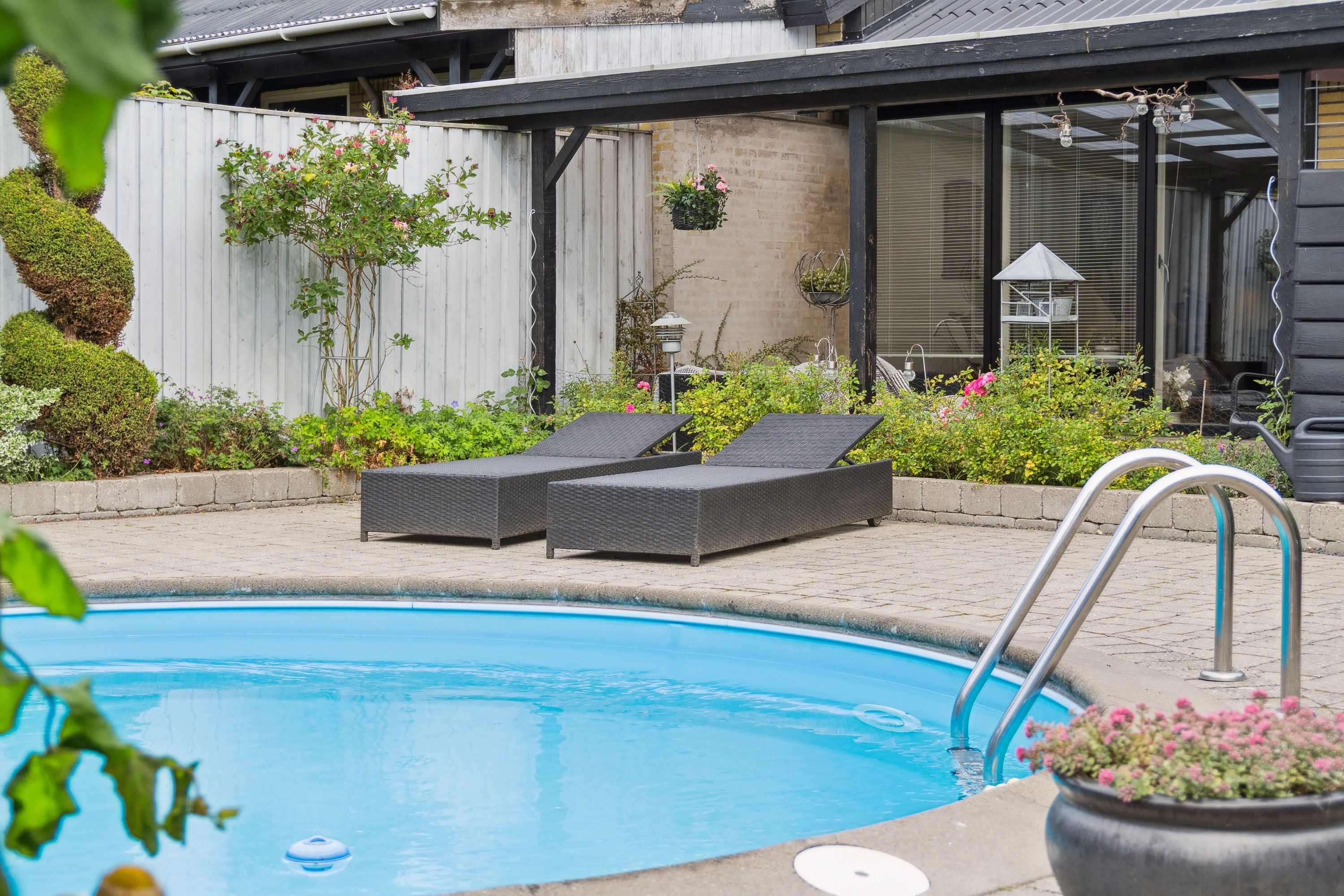 Fremhævet swimmingpool billede i fuldskærmstilstand. Billede af Åsumvej 689, 5240 Odense NØ