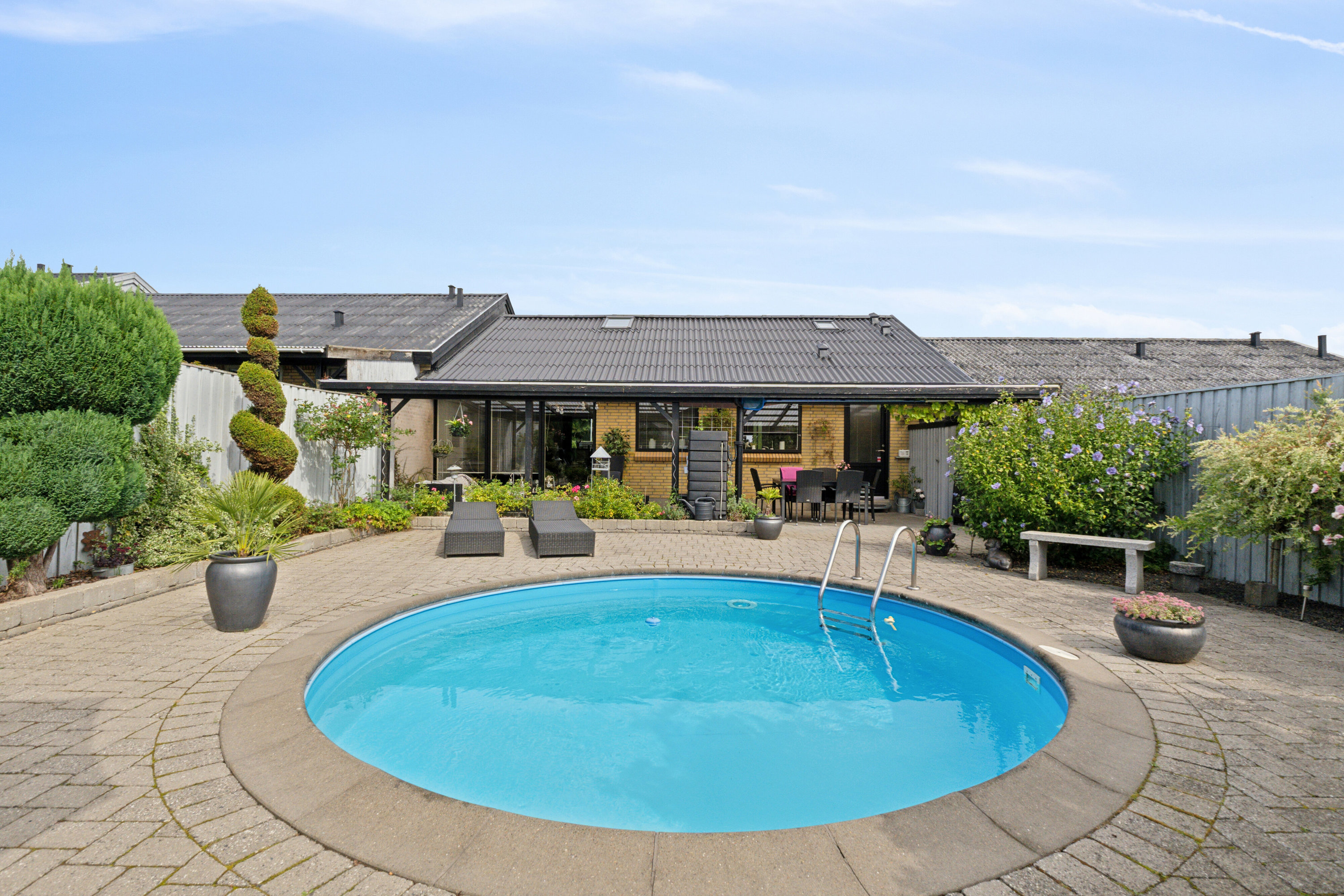 Fremhævet udendørs billede i fuldskærmstilstand. Billede af Åsumvej 689, 5240 Odense NØ