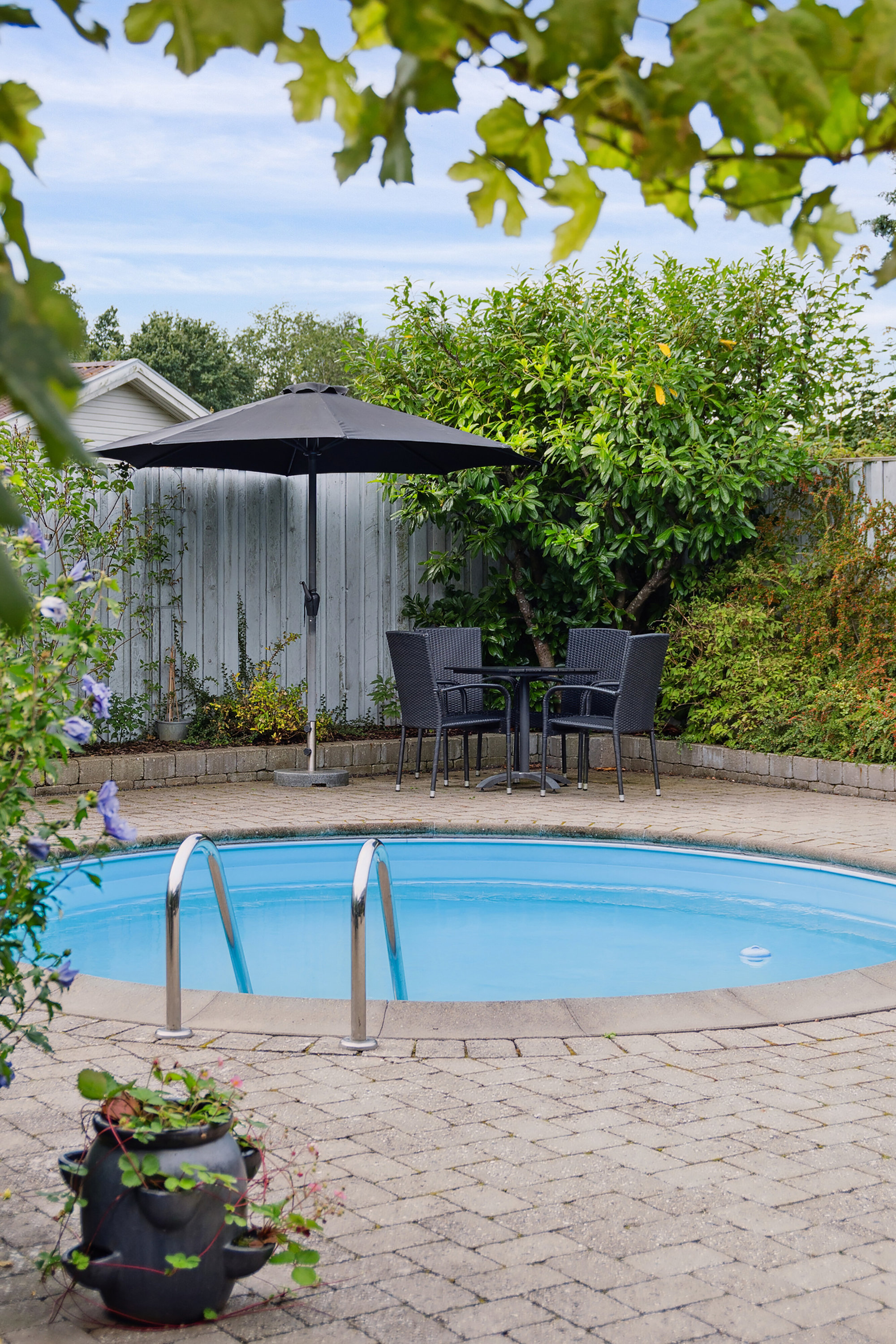 Fremhævet swimmingpool billede i fuldskærmstilstand. Billede af Åsumvej 689, 5240 Odense NØ