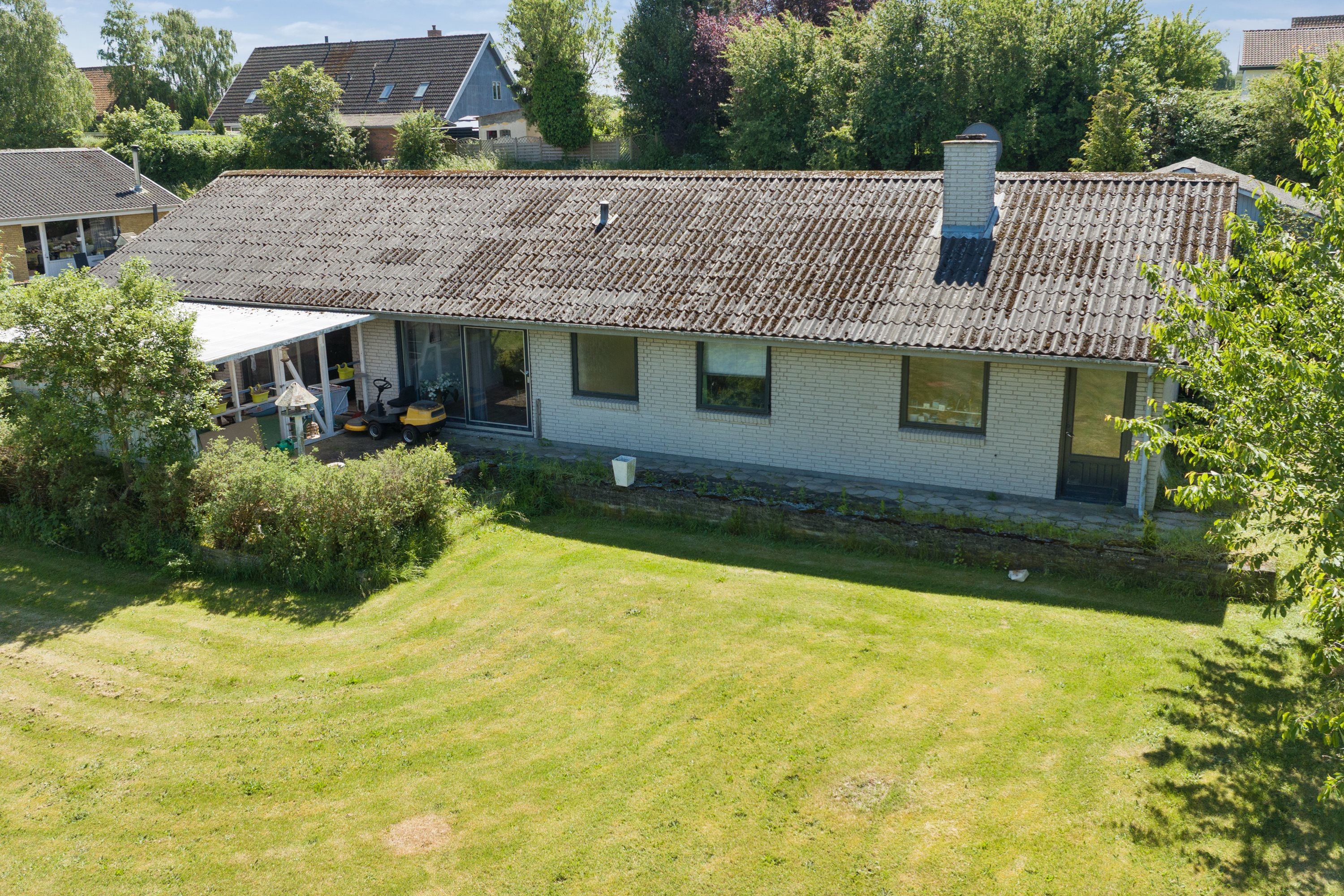 Fremhævet luftfoto billede i fuldskærmstilstand. Billede af Lindegårdsvej 5, 5642 Millinge