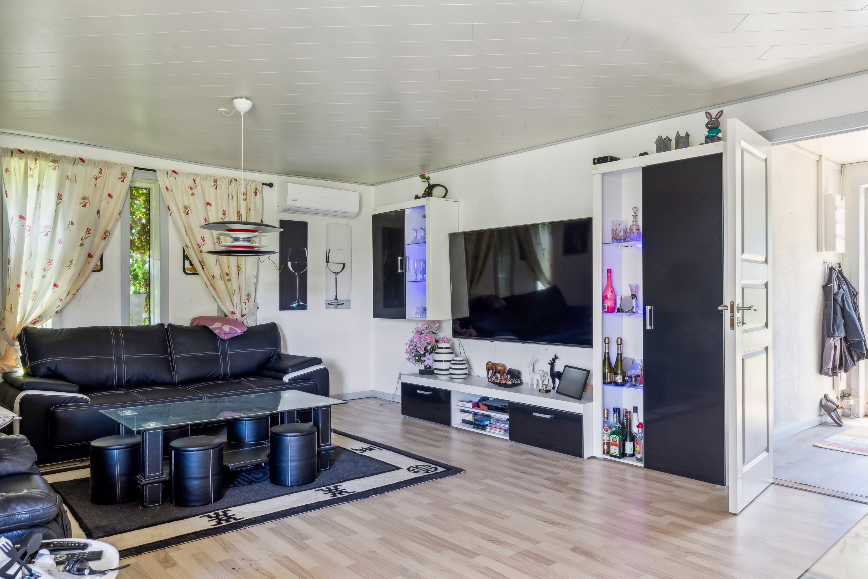 Fremhævet stue billede i fuldskærmstilstand. Billede af Lindegårdsvej 5, 5642 Millinge