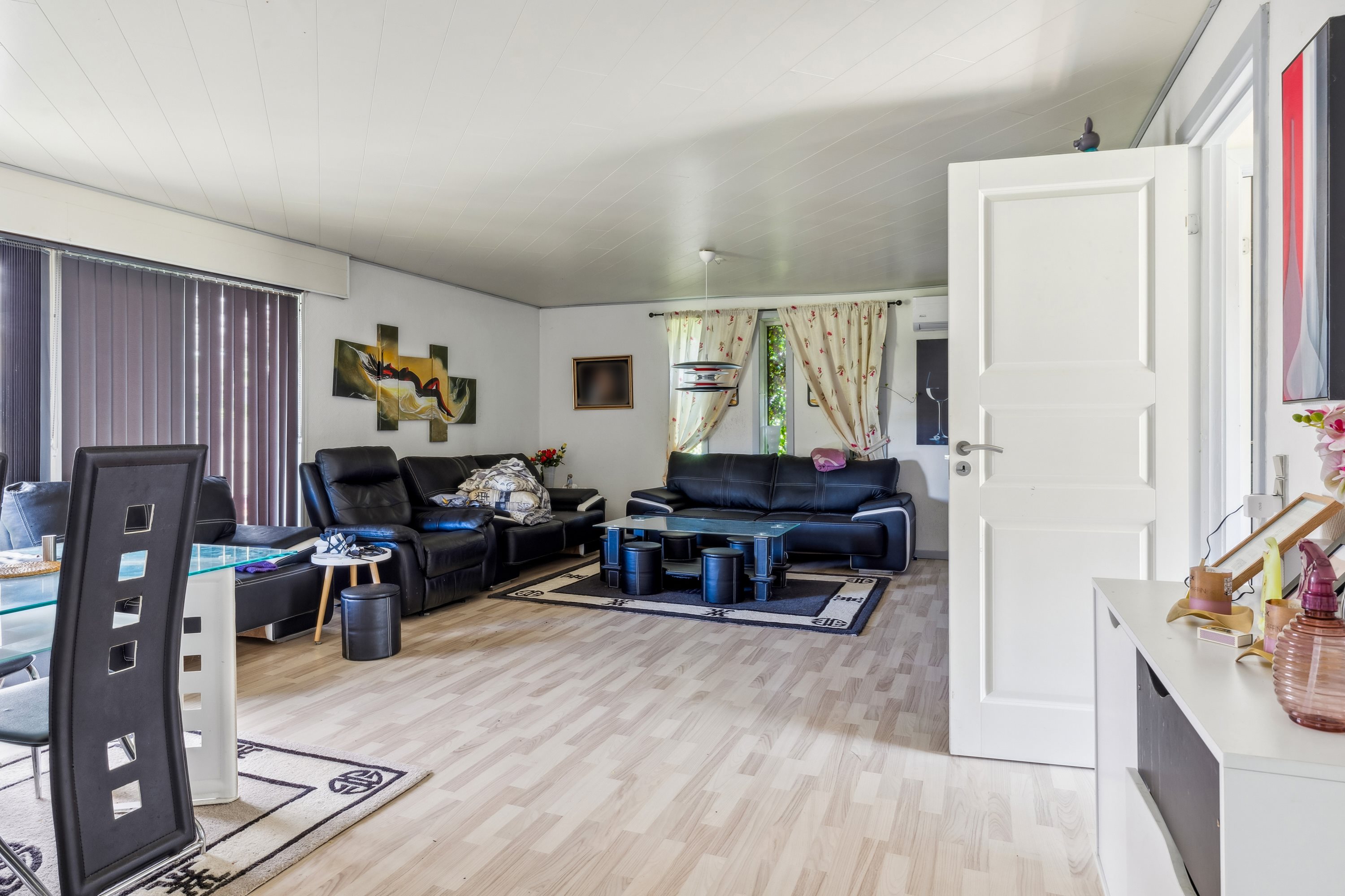 Fremhævet stue billede i fuldskærmstilstand. Billede af Lindegårdsvej 5, 5642 Millinge