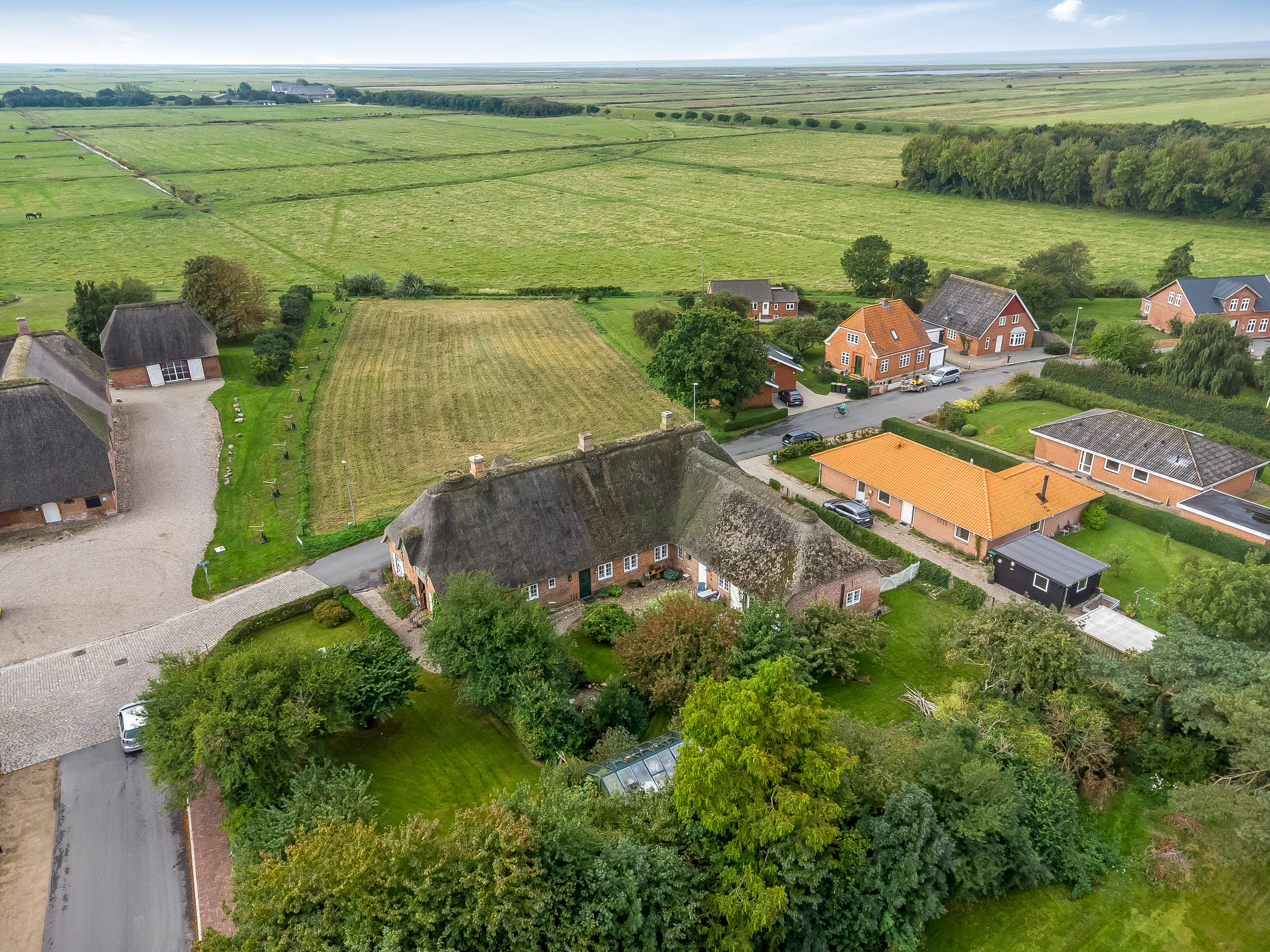 Fremhævet luftfoto billede i fuldskærmstilstand. Billede af Strandvej 2, 6280 Højer