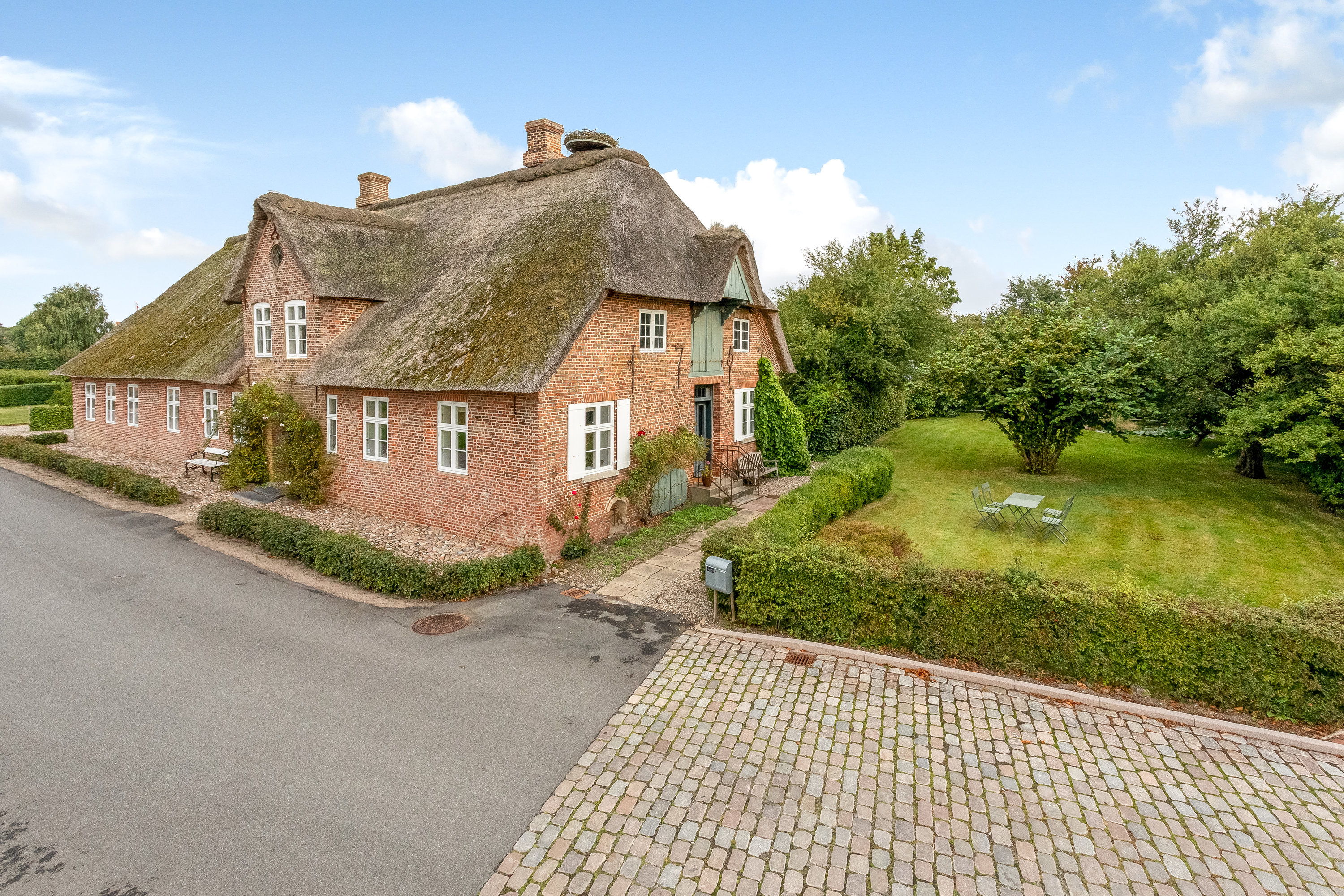 Miniaturebillede 2: facade. Billede af Strandvej 2, 6280 Højer