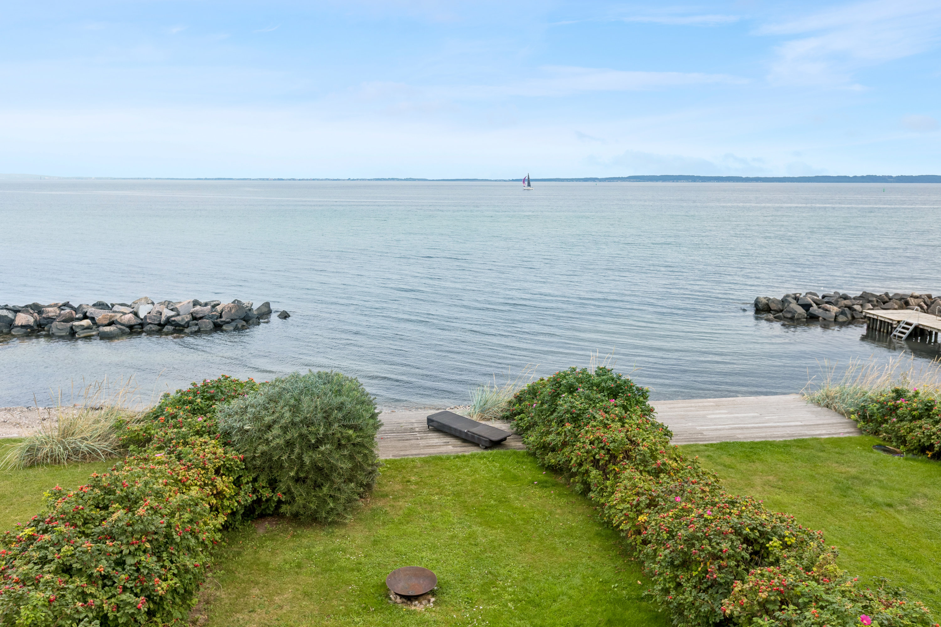 Miniaturebillede 2: udsigt 1. sal. Billede af Nordre Strandvej 194N, 3140 Ålsgårde