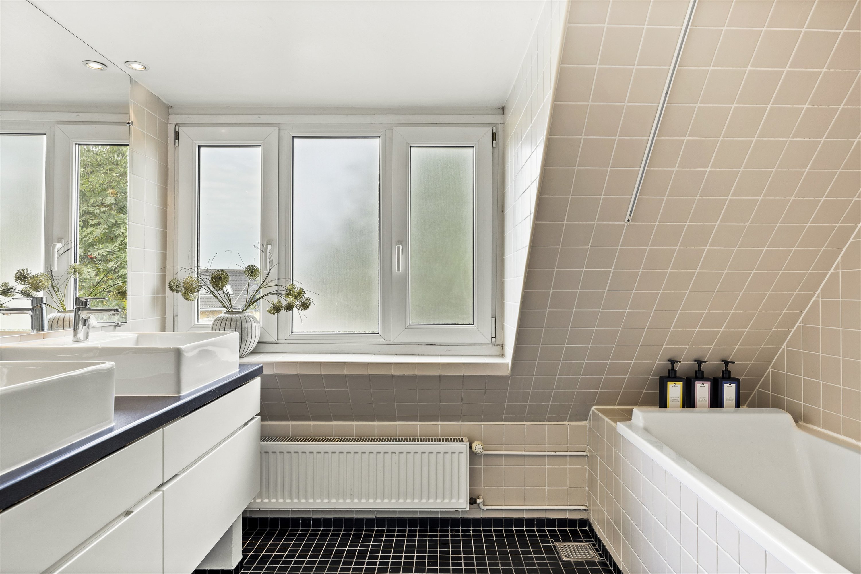 Fremhævet andet billede i fuldskærmstilstand. Billede af Vesterbyvej 18, 2820 Gentofte