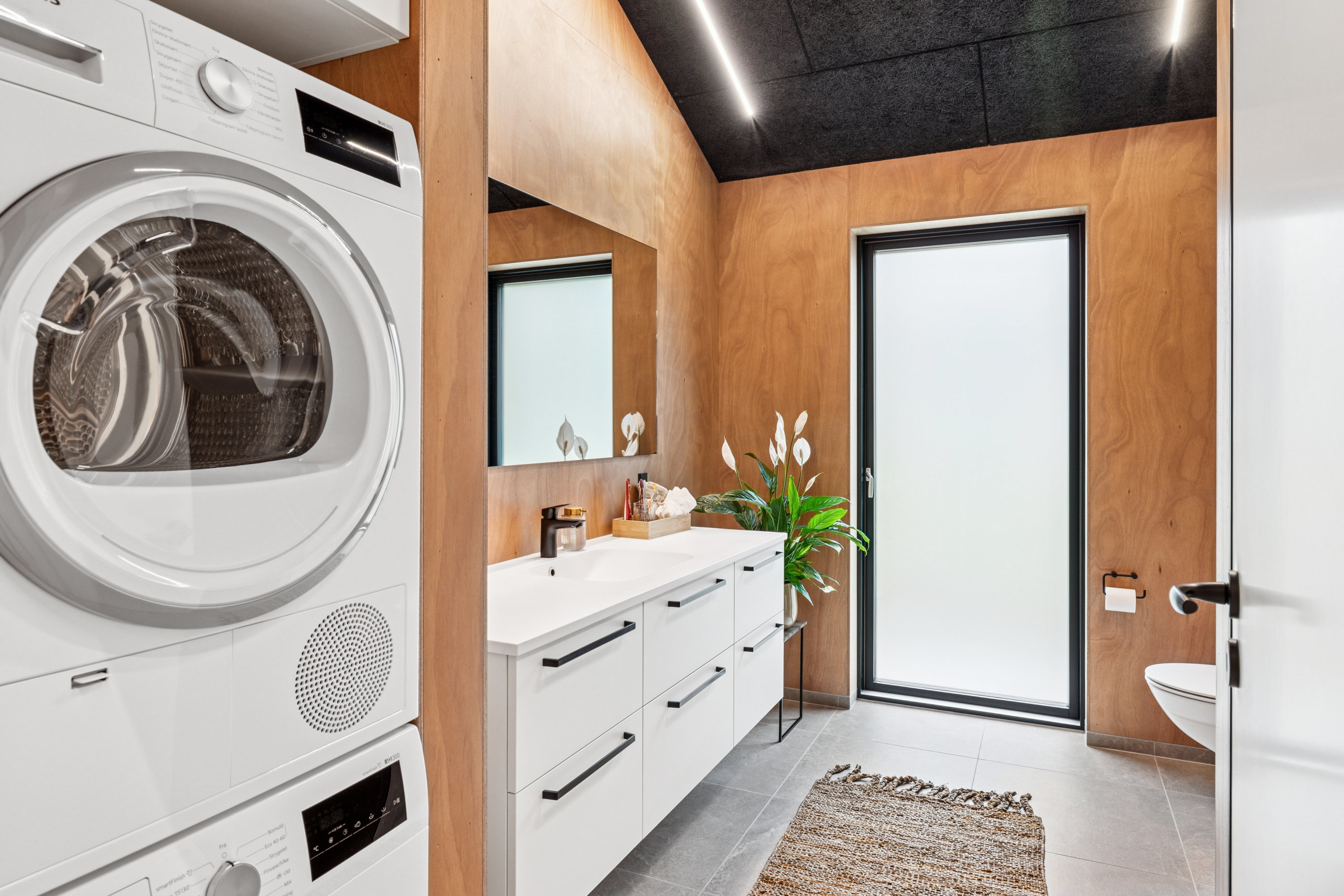 Fremhævet badeværelse billede i fuldskærmstilstand. Billede af Lynderupvej 65D, Lynderup, 8832 Skals