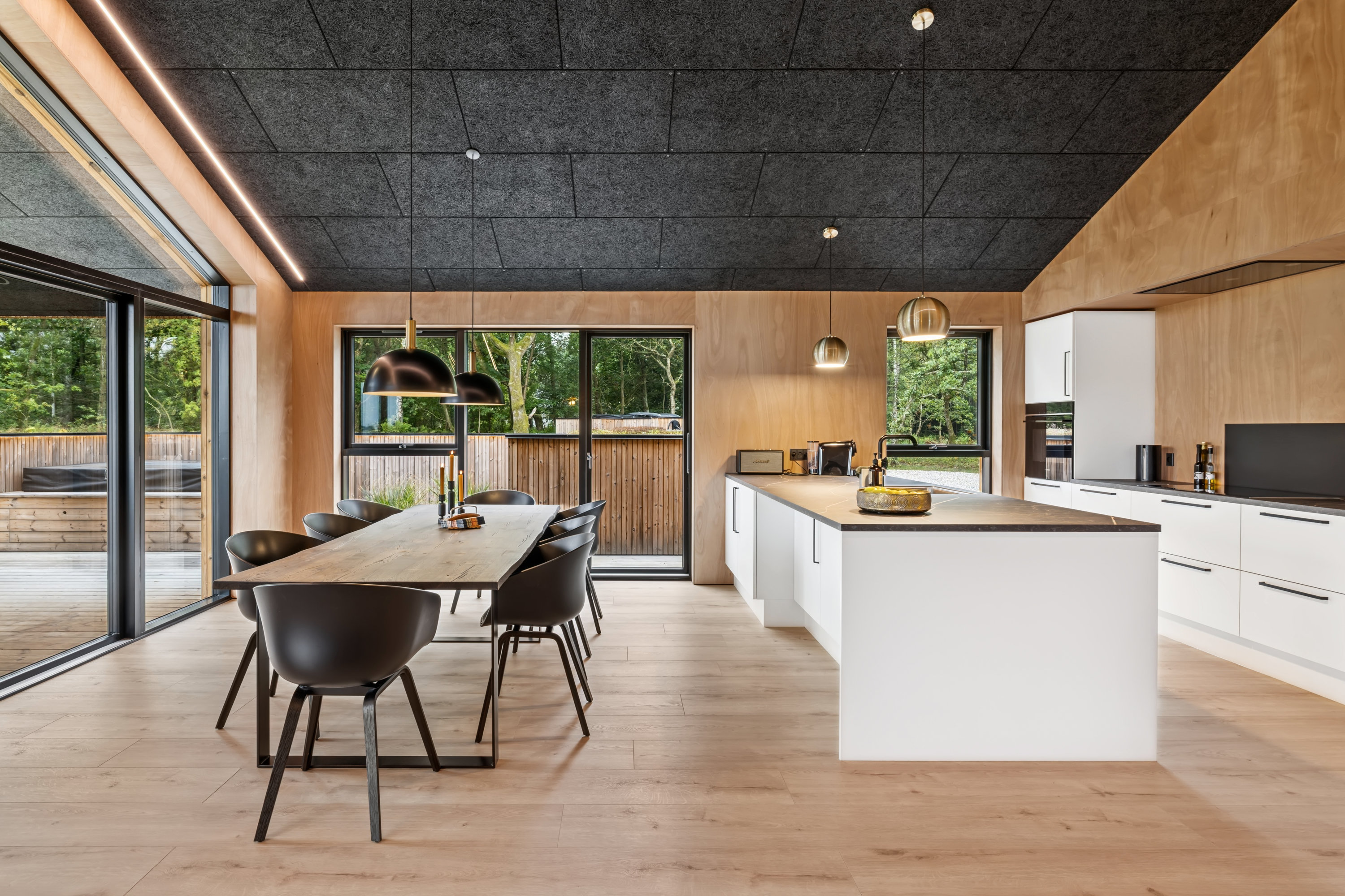 Fremhævet stue billede i fuldskærmstilstand. Billede af Lynderupvej 65D, Lynderup, 8832 Skals